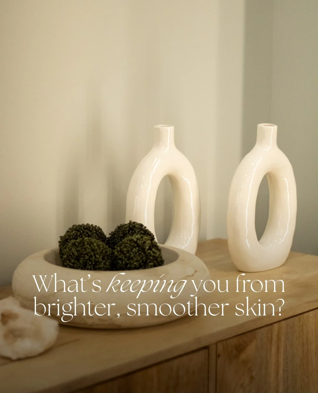 🤔 Ever wonder how one peel can brighten skin, soften lines, and even help with acne scars? The secret is in the science.

The VI Peel combines three powerhouse ingredients:
✨ TCA smooths rough texture and softens fine lines.
✨ Retinoic Acid speeds u