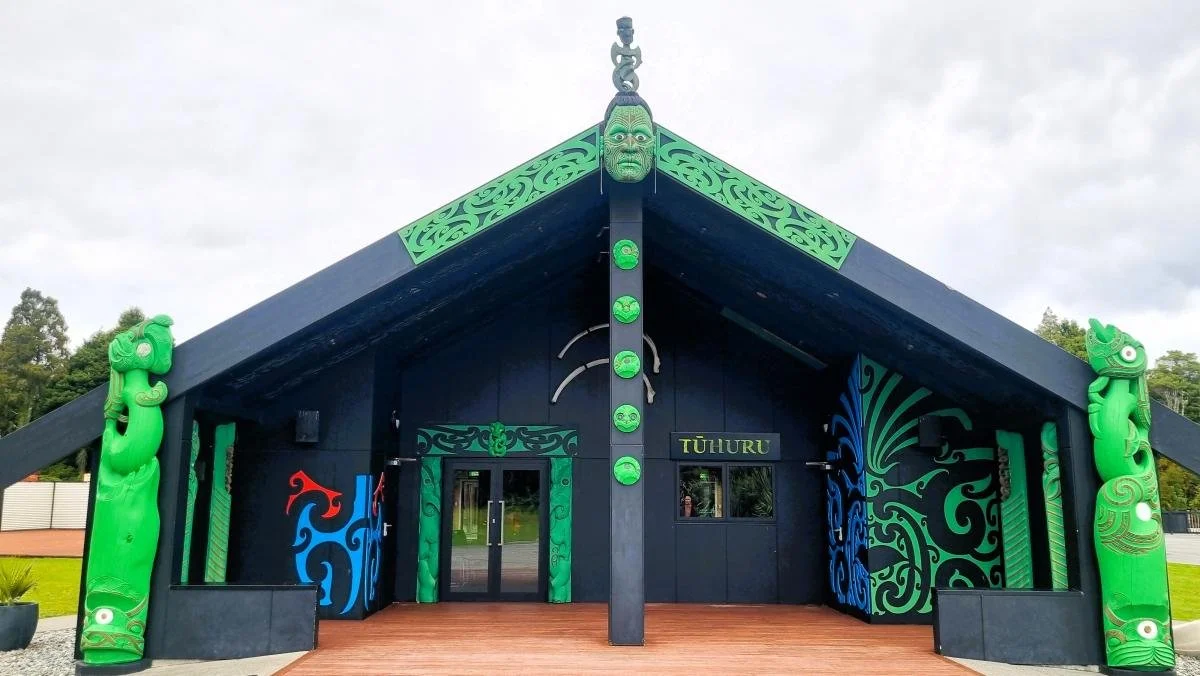 The wharenui Tūhuru at Arahura Marae.