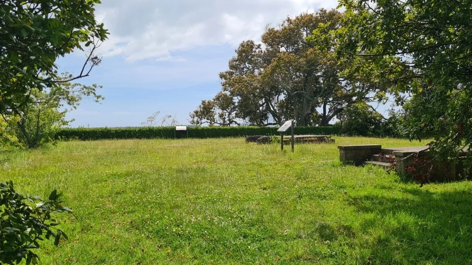 After the New Zealand Wars of 1864, the government confiscated the land on which Ōtūmoetai Pā stood. Over time, much of the land became farmland, with parts sold off. Image: LEARNZ.