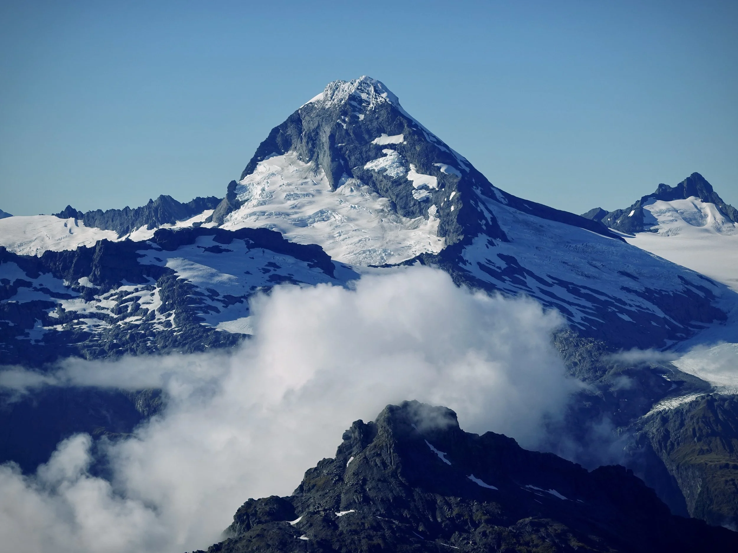 Image of the peak of Tititea Mount Aspiring.