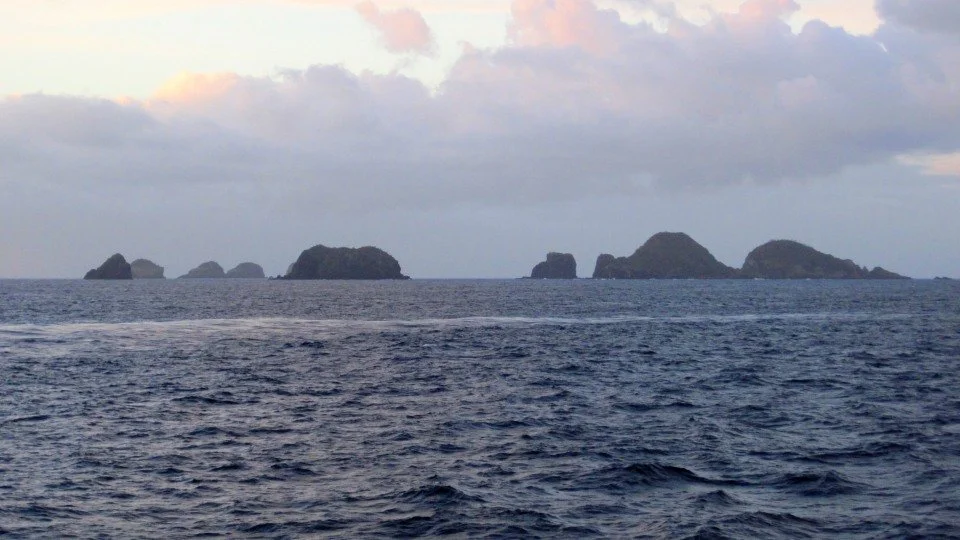 An image of the ocean with a number of small islands.
