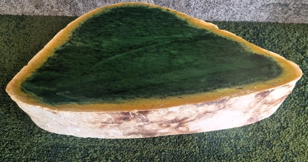 A split pounamu rock with a yellow edge.