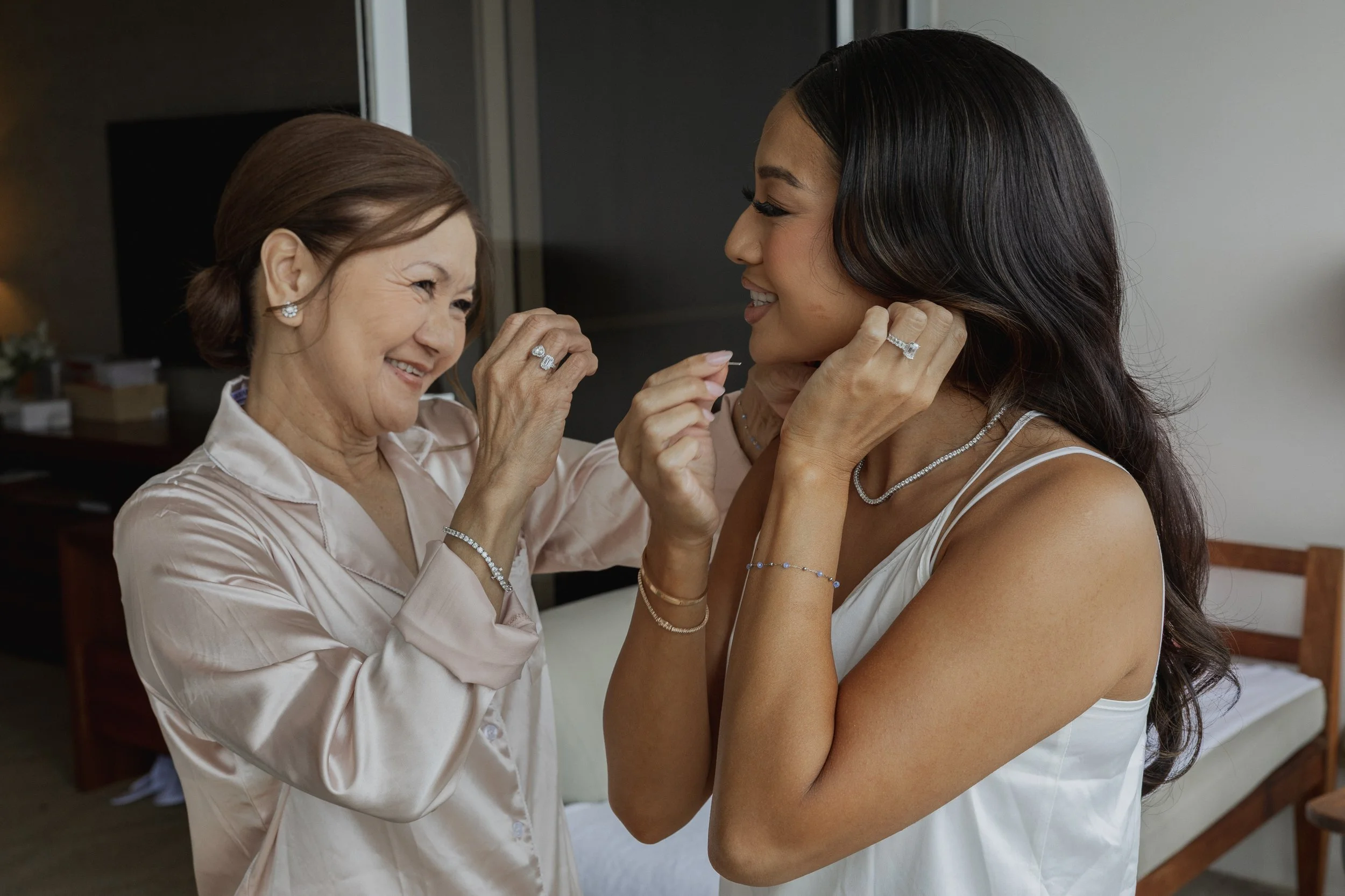 four-seasons-resort-oahu-at-ko-olina-hawaii-wedding-getting-ready-3.jpg