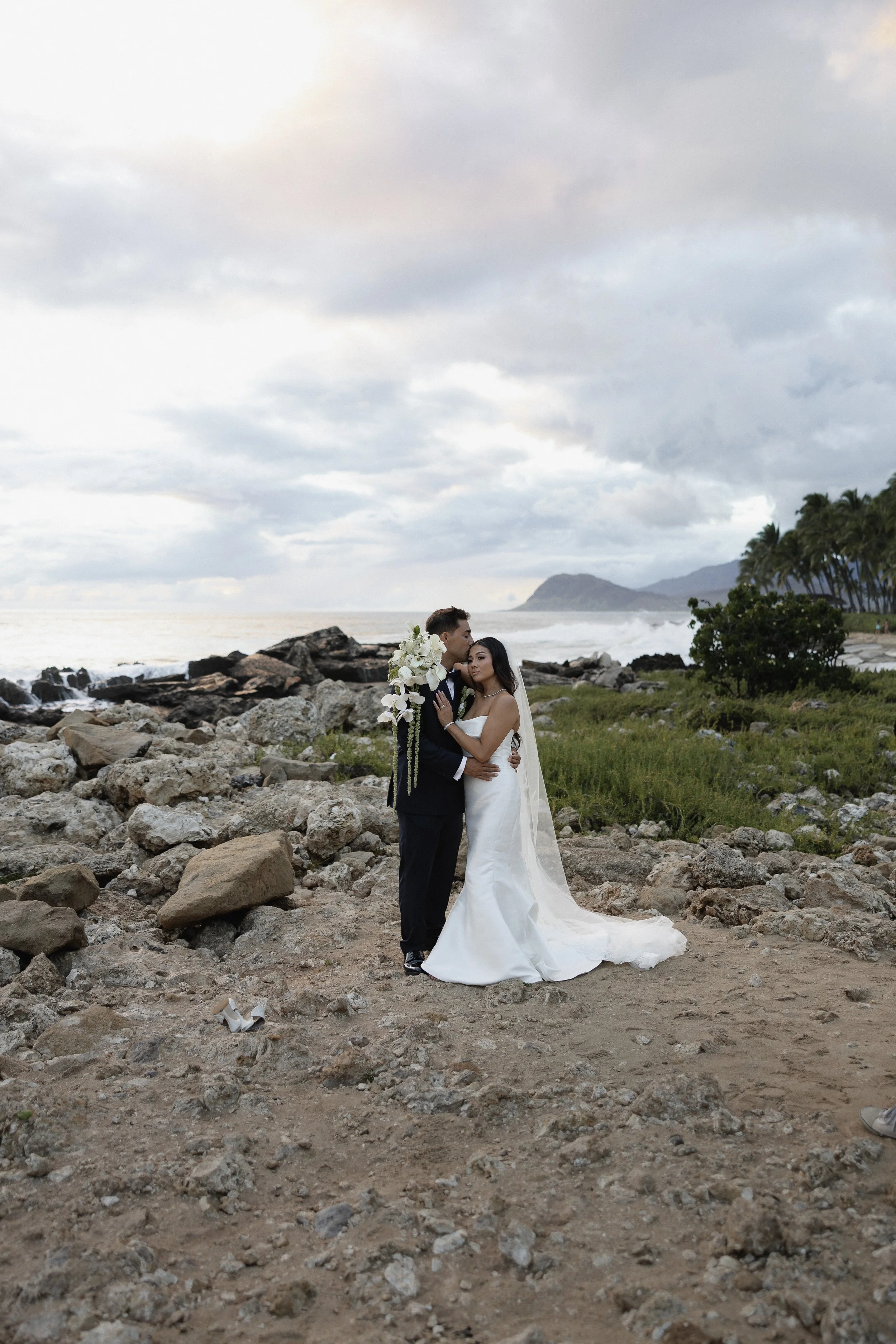 four-seasons-resort-oahu-at-ko-olina-hawaii-wedding-portrait.jpg