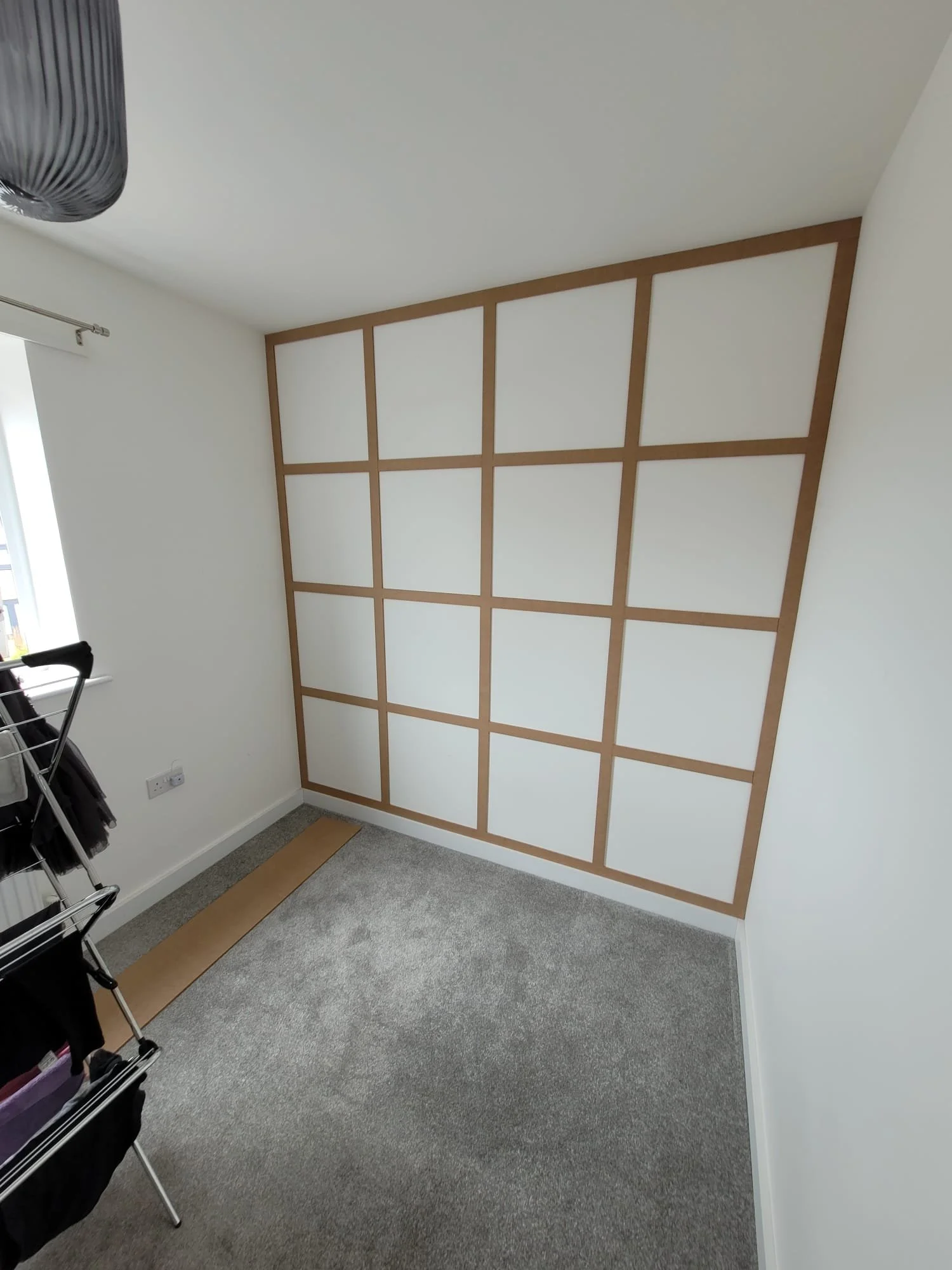 Square paneling in the center of Liss