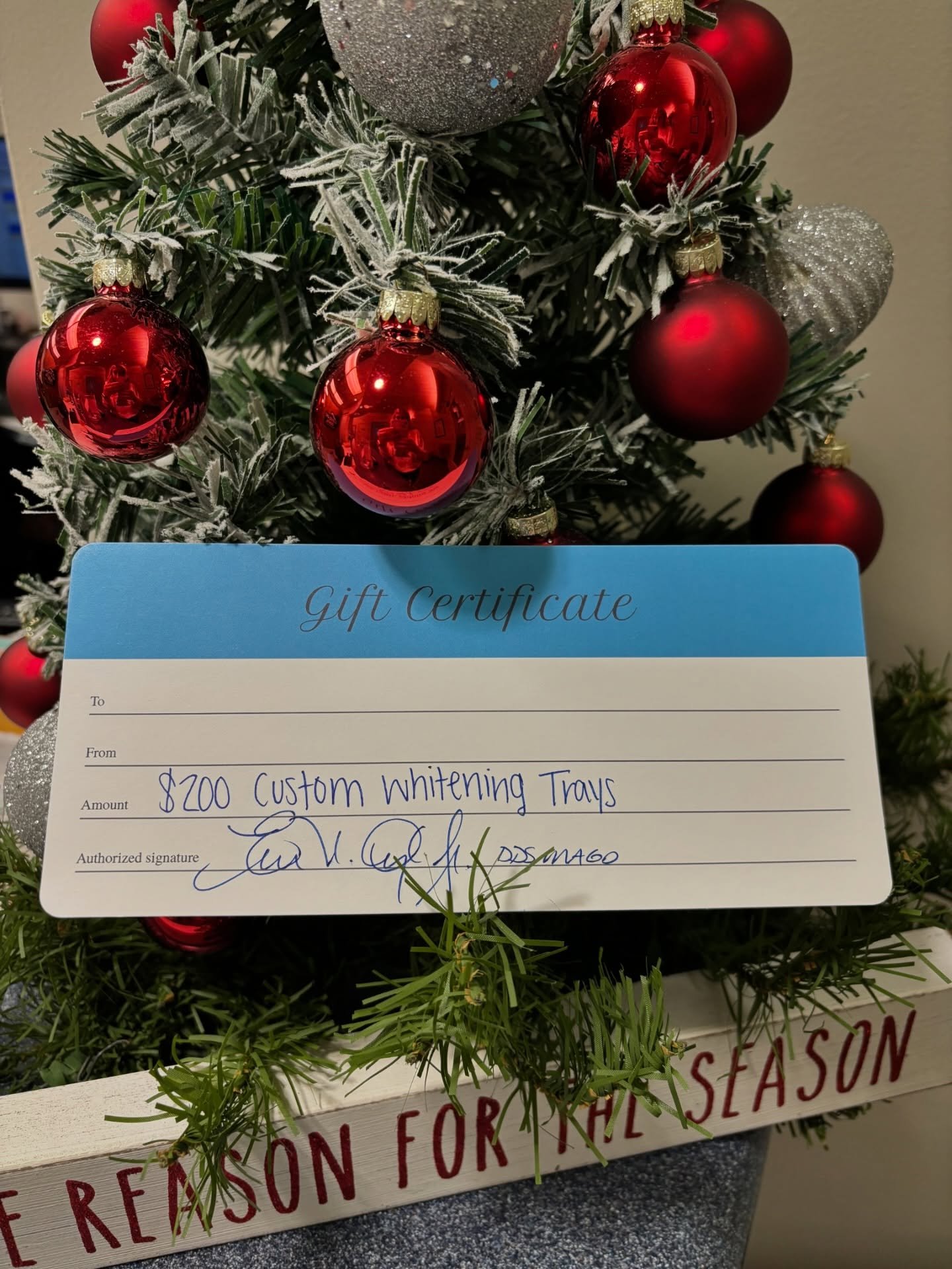 Get ready just in time for your holiday pictures!! 😃🎄 

We are offering a $200 custom whitening tray deal for december! $100 off original cost!!