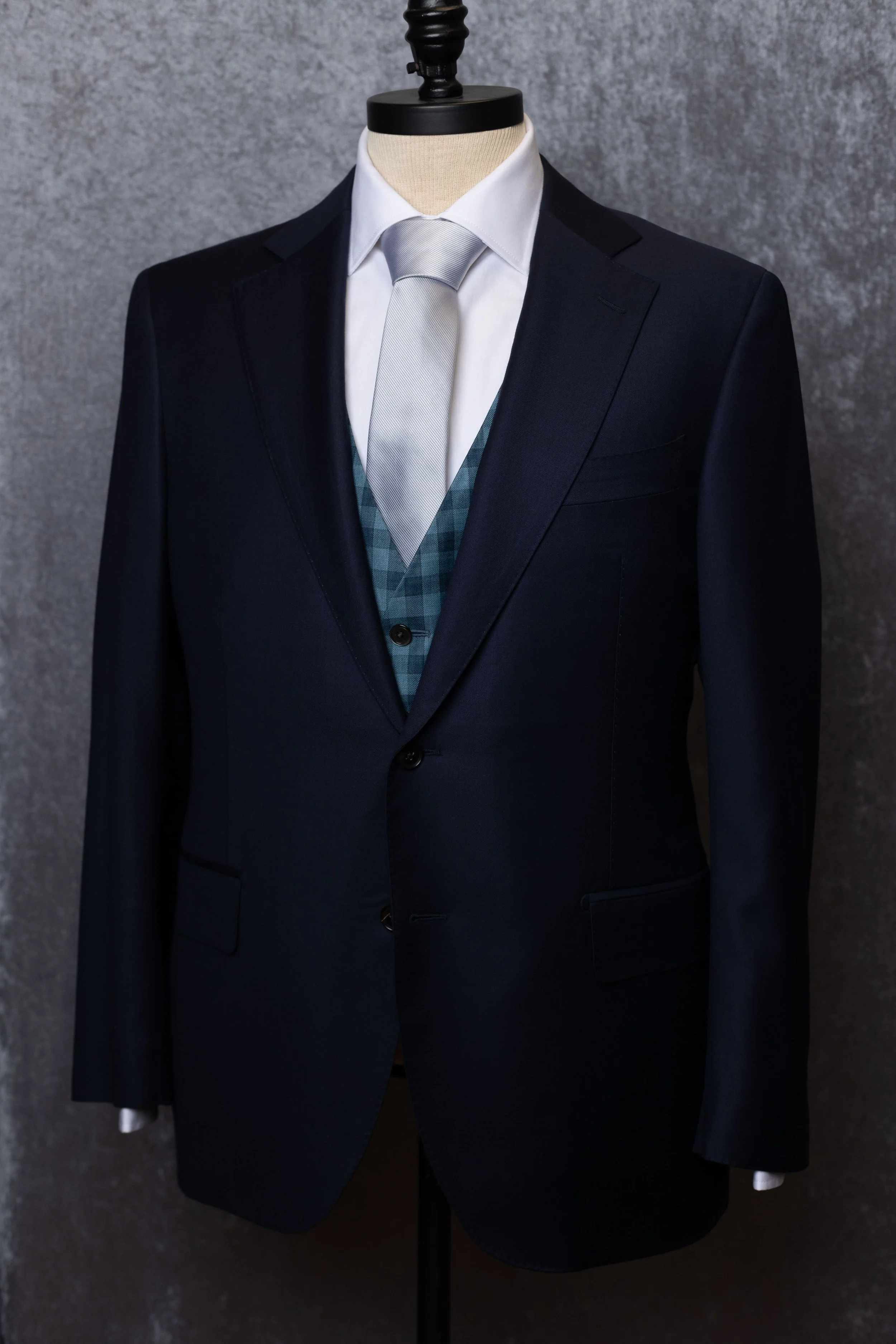 How to Build a Professional Wardrobe on a Budget (Without the Mistakes)