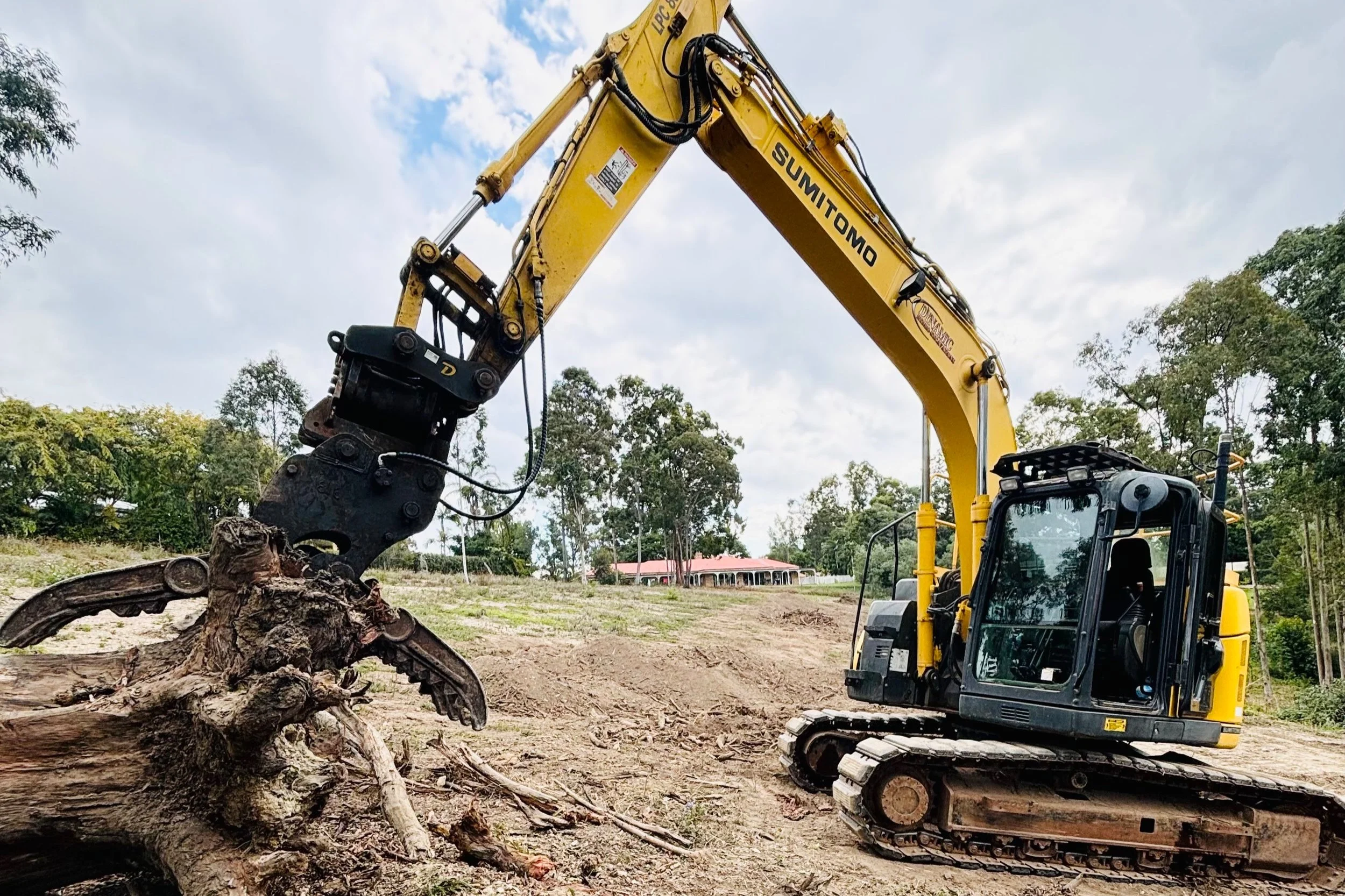 Dynamic Hydro Excavations - Earthworks - Excavator.jpg