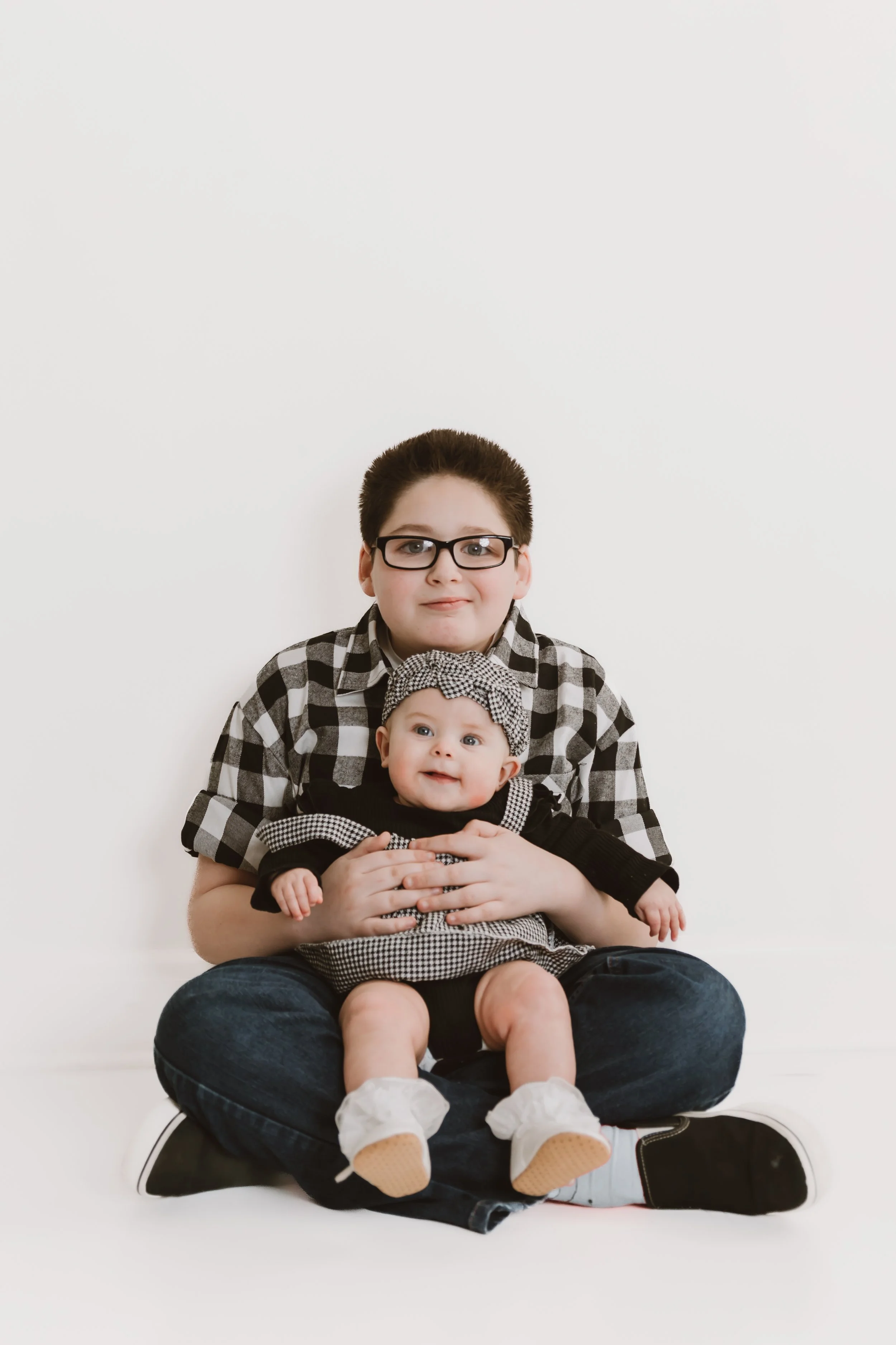 Coordinated children’s outfits for family photos in Peoria