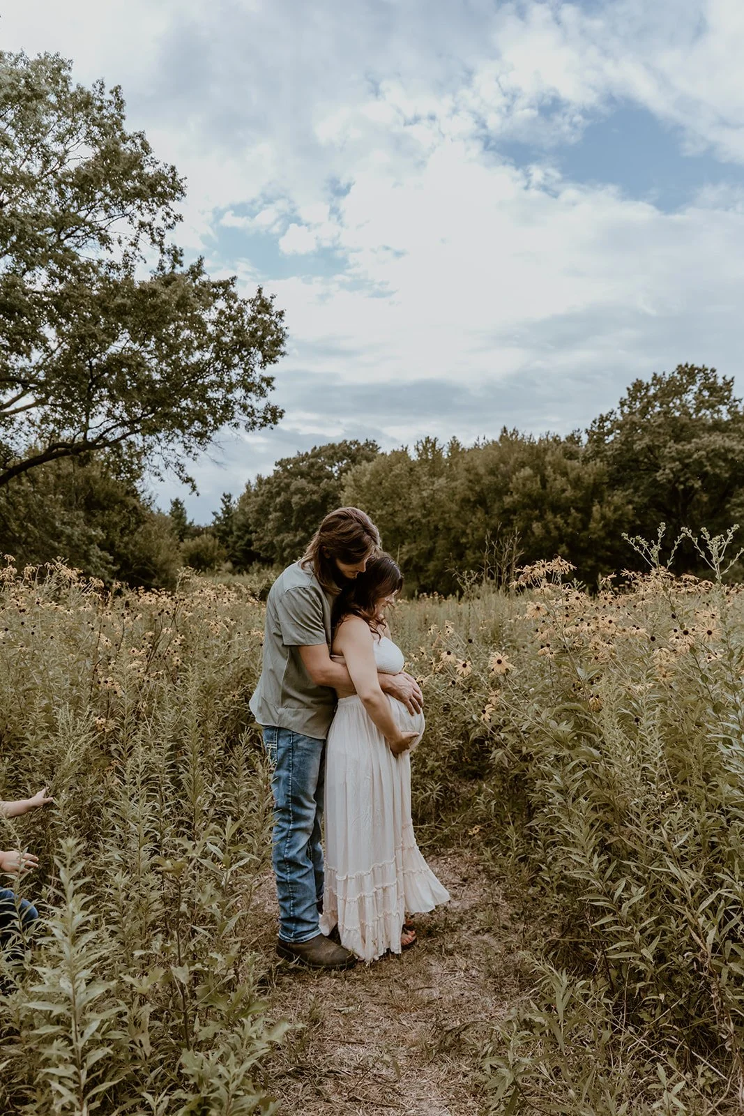 maternity session at Donovan Park in Peoria Illinois