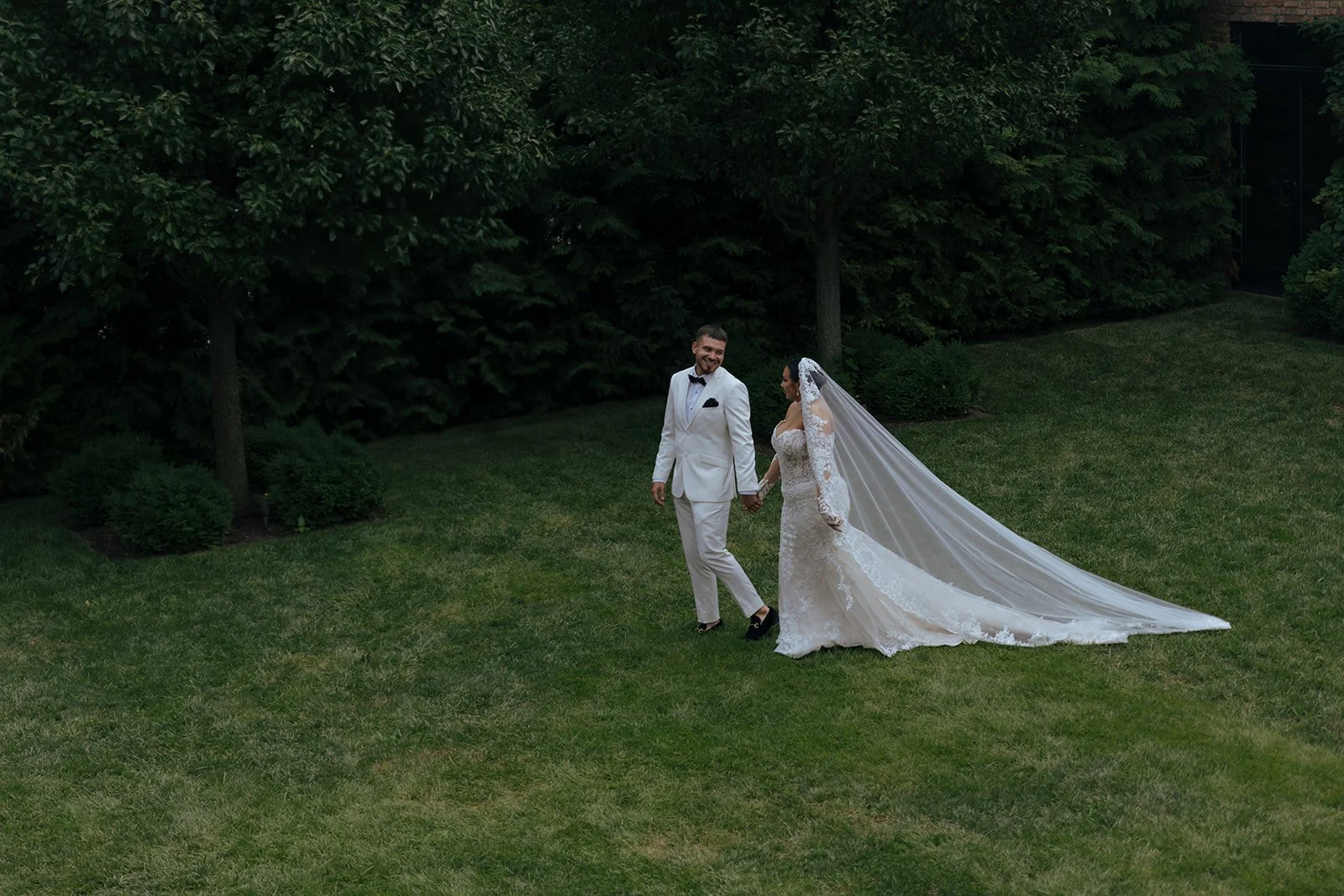 bride and groom photos at the cannery in eureka illinois by Central Illinois photographer