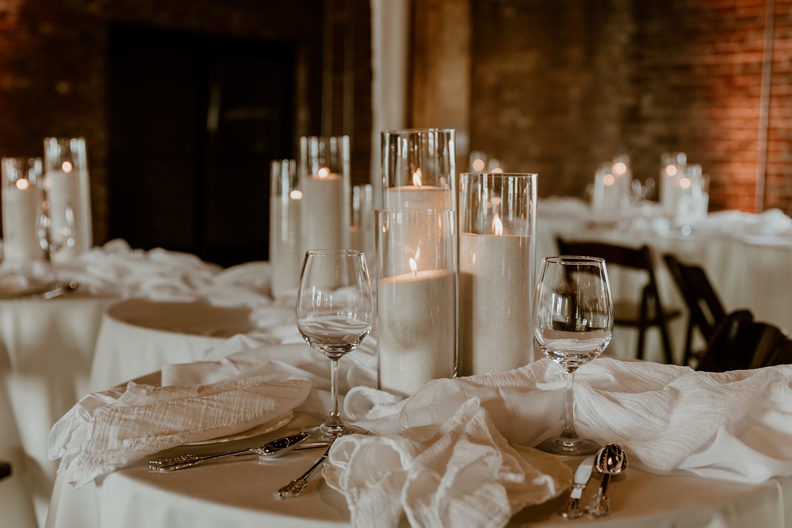 wedding at the cannery in eureka illinois and table decorations