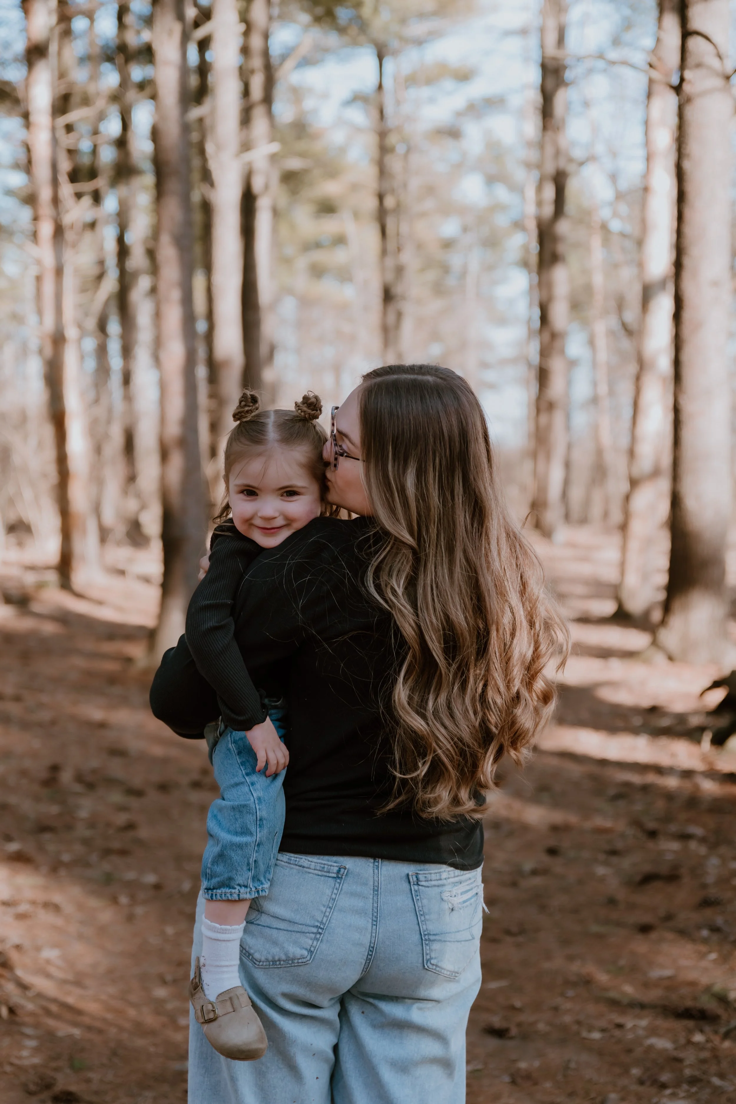 Peoria Illinois motherhood photographer offering relaxed, meaningful sessions for parents at every stage. HM Photography documents pregnancy, newborn days, growing families, and yearly milestones across Central Illinois.