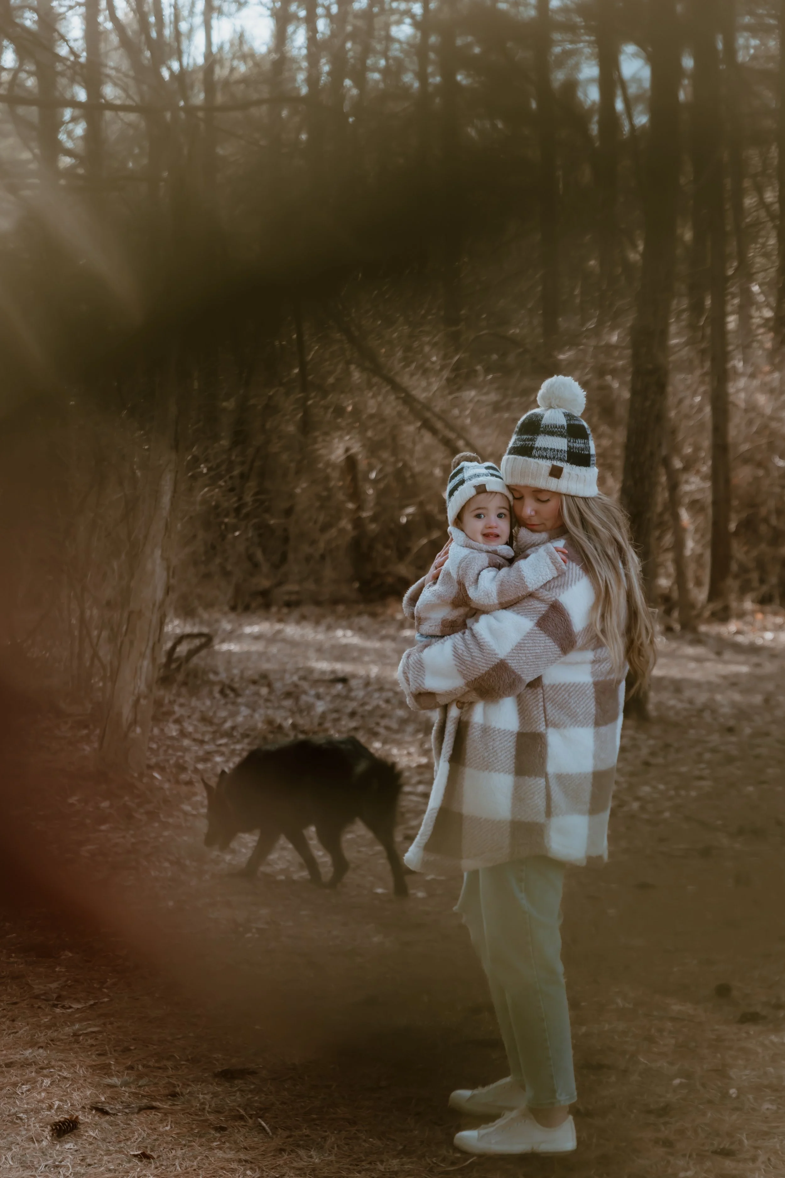 Outdoor winter family photos with a toddler and dog at ICC Disc Golf Course in East Peoria, Illinois