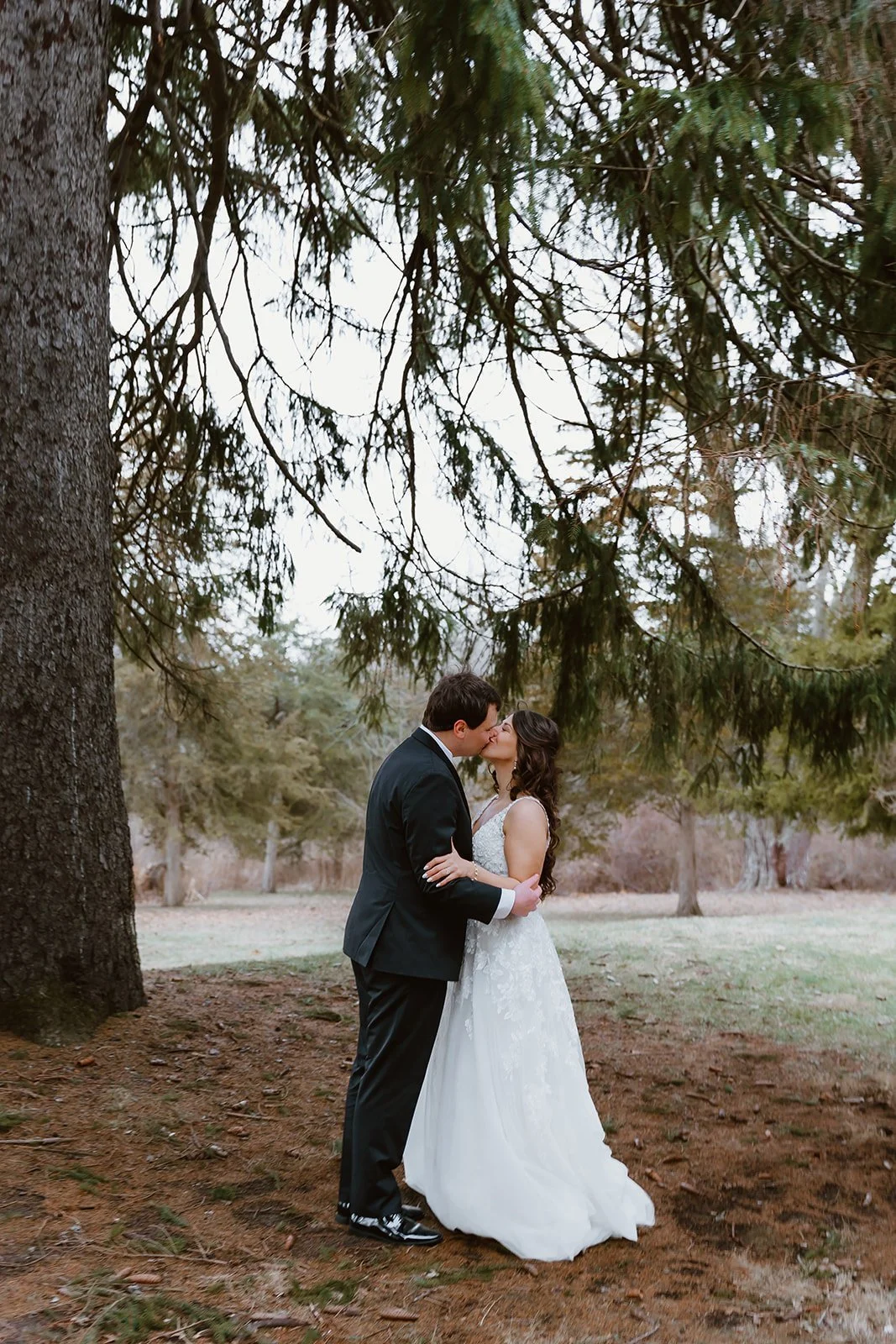 bride and groom kissing in central illinois