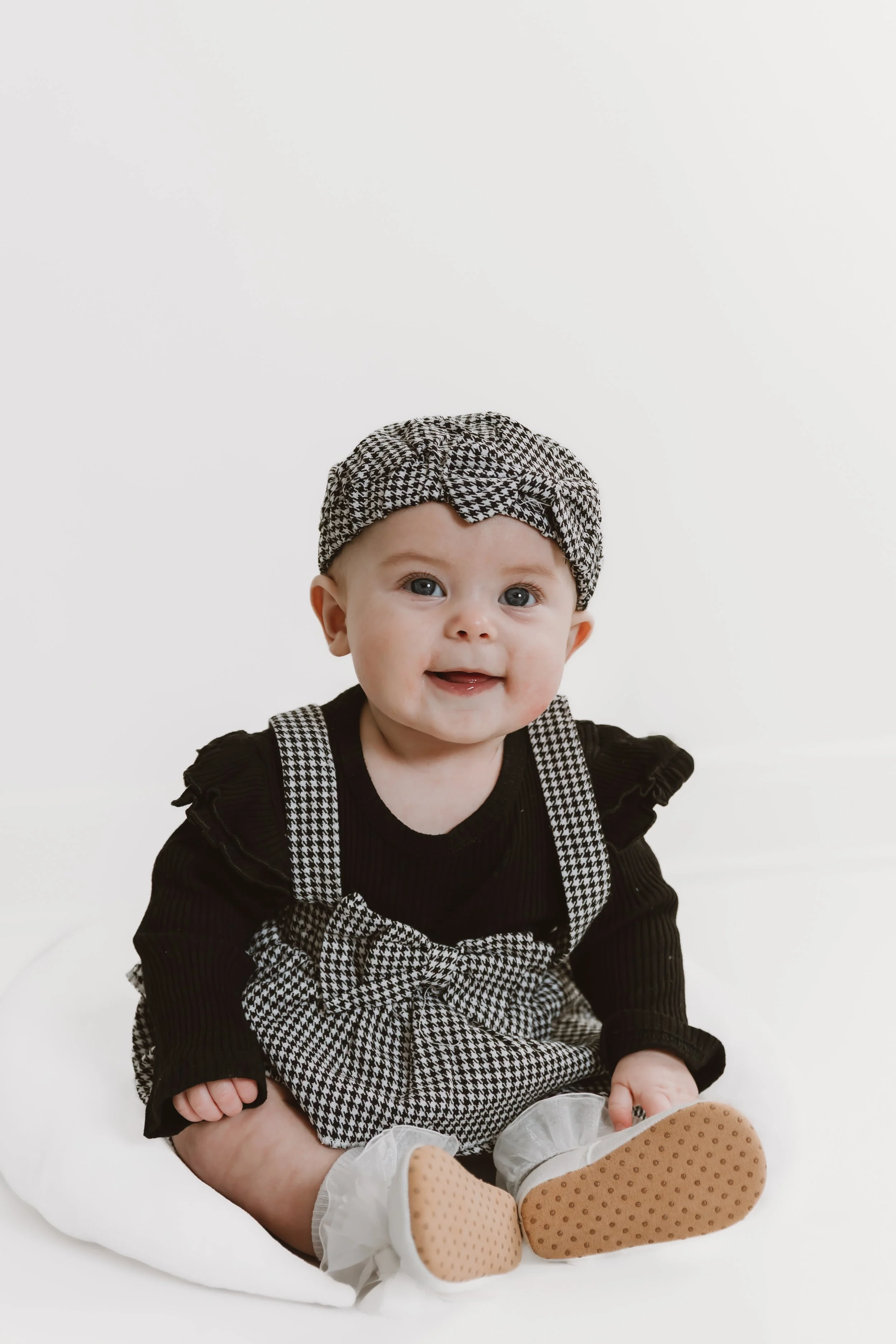 Timeless sibling portraits Central Illinois photographer