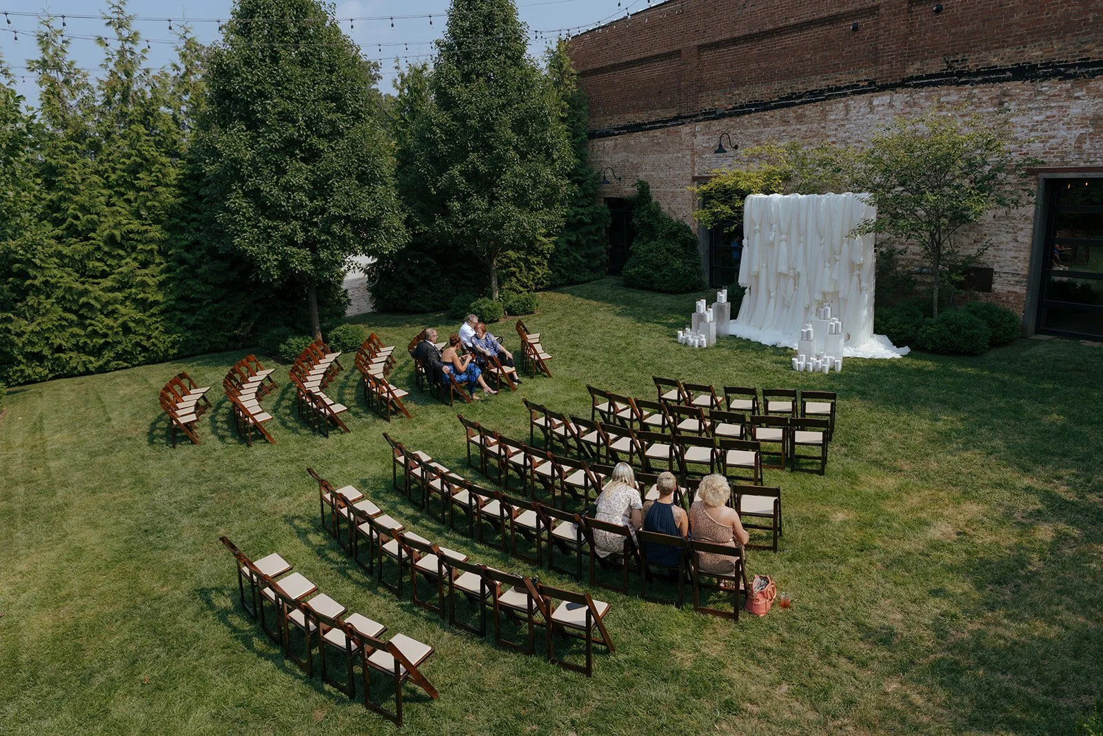 create a scene decoration for wedding in central