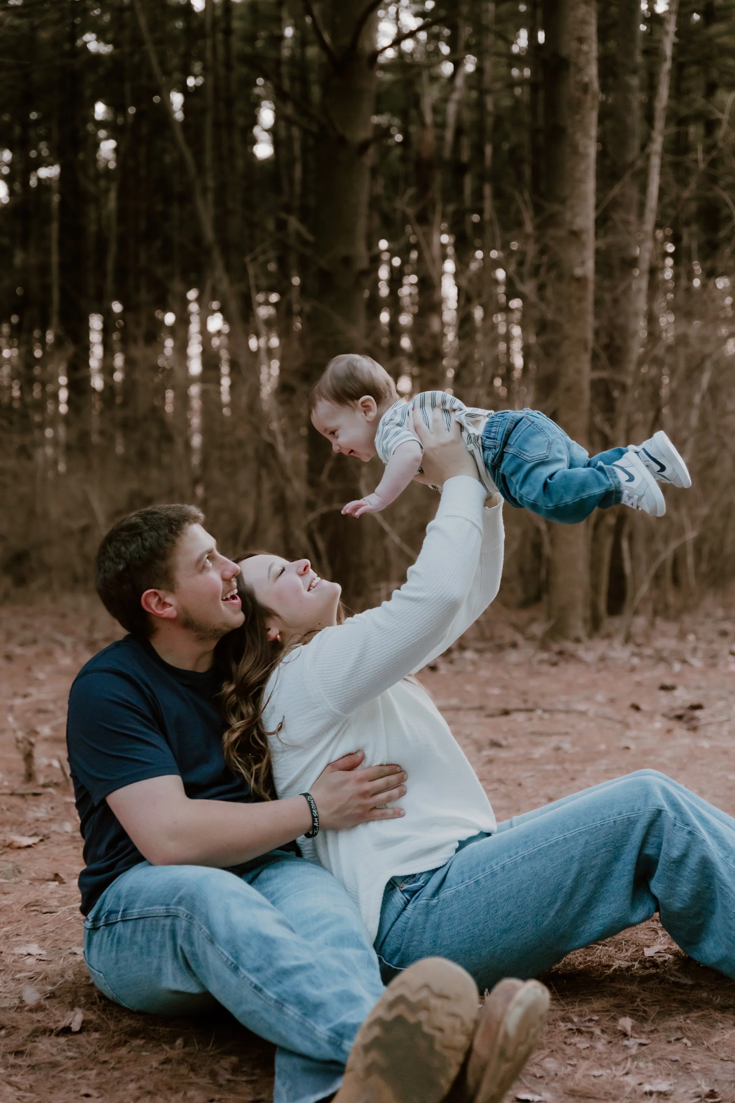 family sitting on ground at illinois central college disc golf course in east peoria illinois