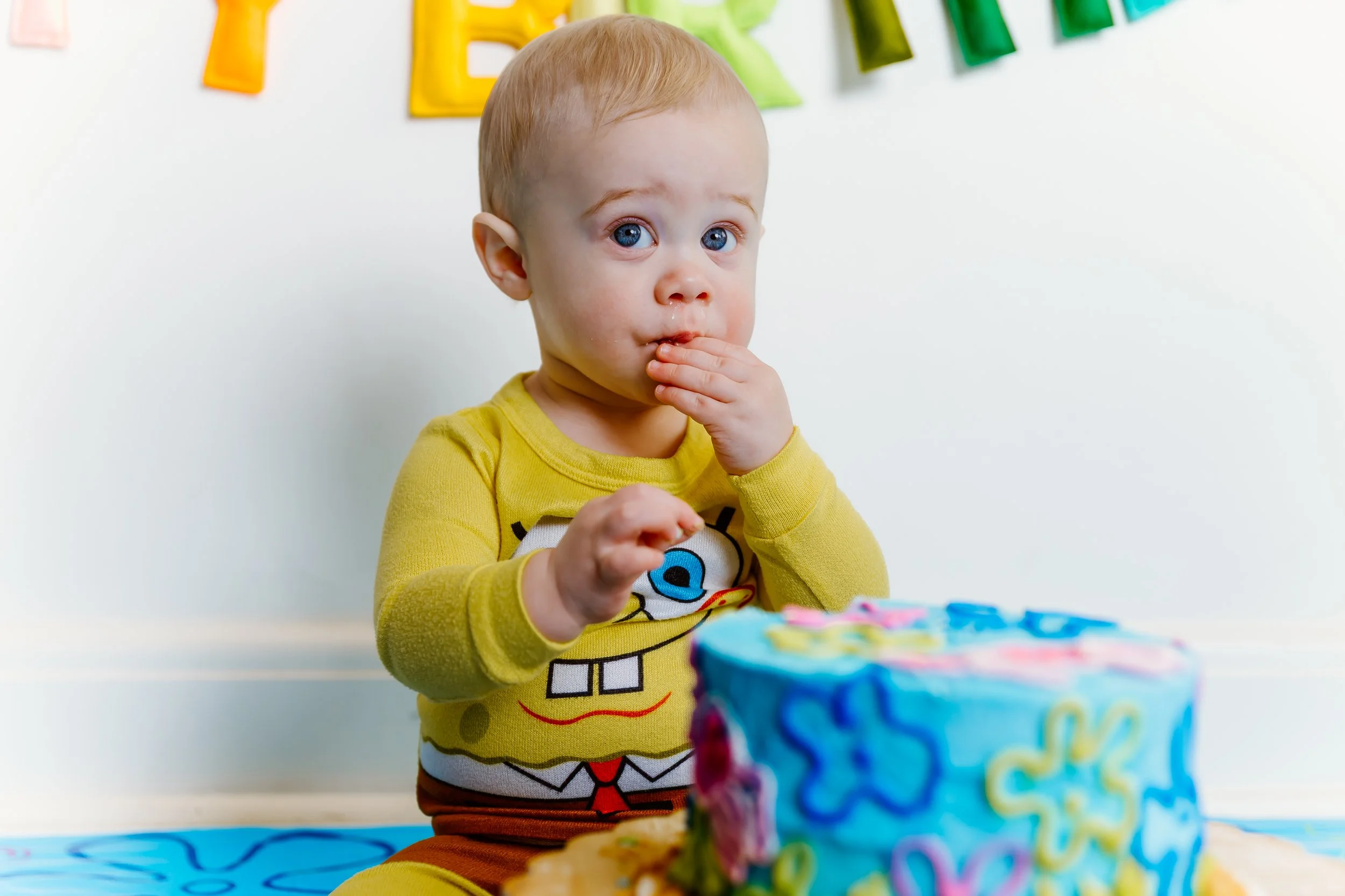 SpongeBob themed cake smash photography in Peoria Illinois