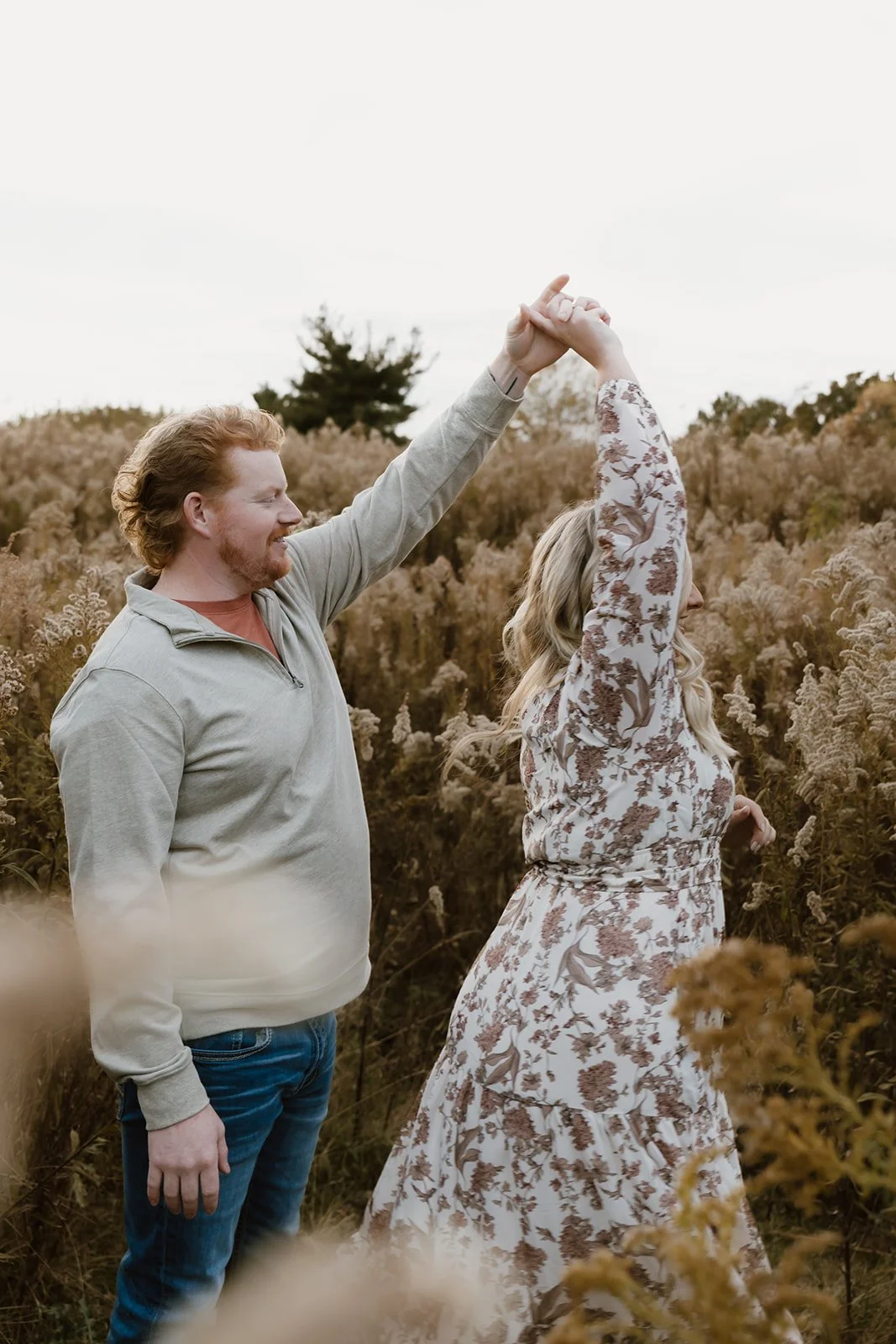 Cozy fall couples photography session outdoors in Illinois