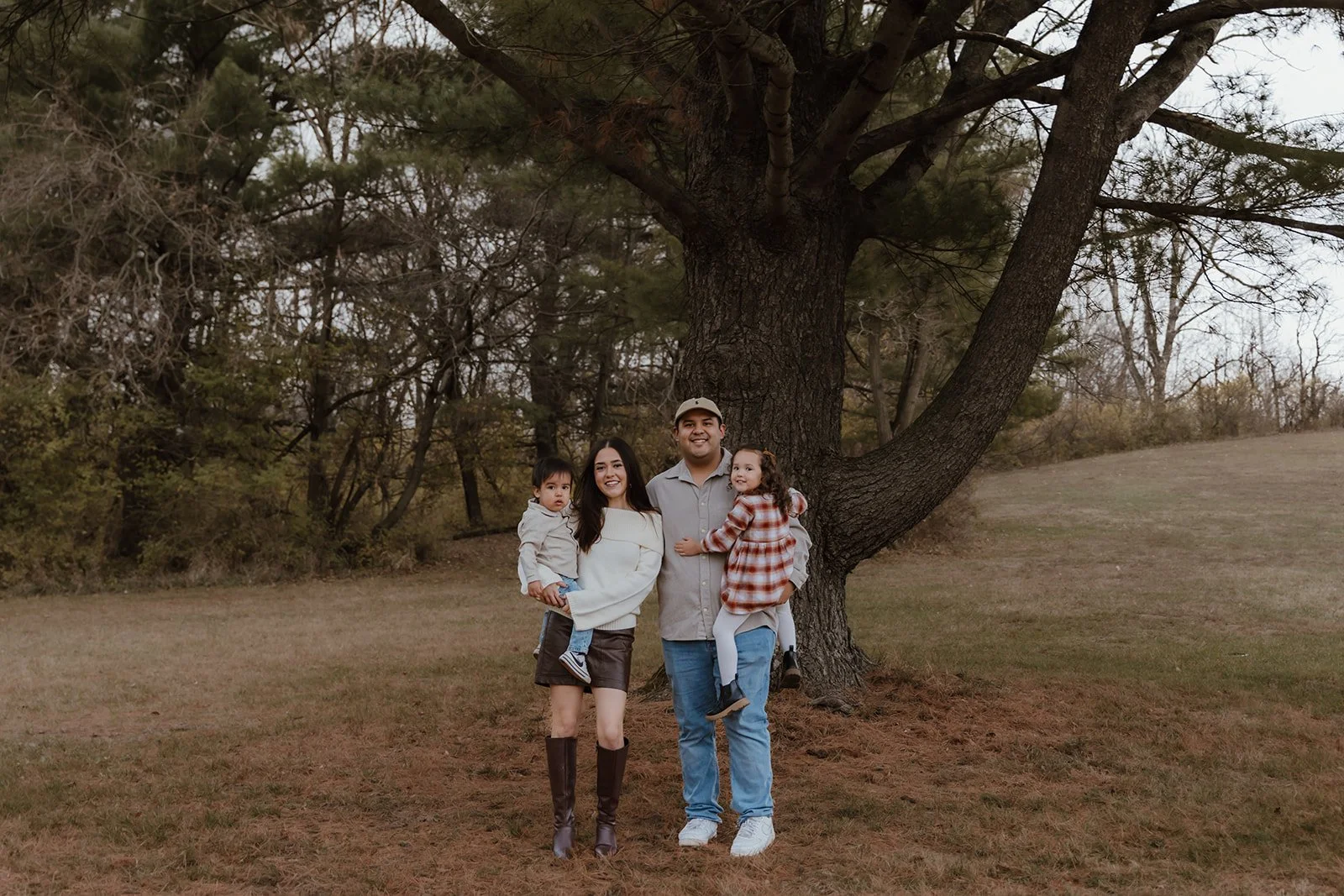 Outdoor family photo session in Central Illinois with coordinated outfits