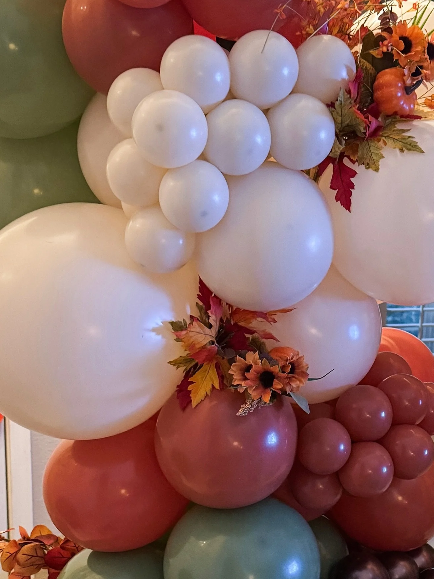 Fall-ing in love with this palette🧡

🍂 @sempertex 
🍁 @kalisanballoons 
🍂 @tuftexballoons