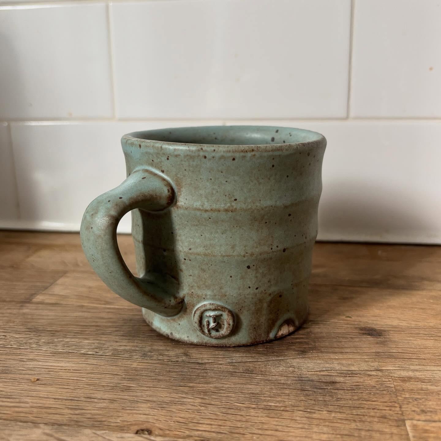 First few pieces from the gas kiln. It&rsquo;s been about 2 years since I&rsquo;ve ^10R fired work (hi, miss you, HCP!) and I&rsquo;m quickly reminded of why I really love firing my work that way. More soon!

#pottery #ceramics #wheelthrown #mug #cla