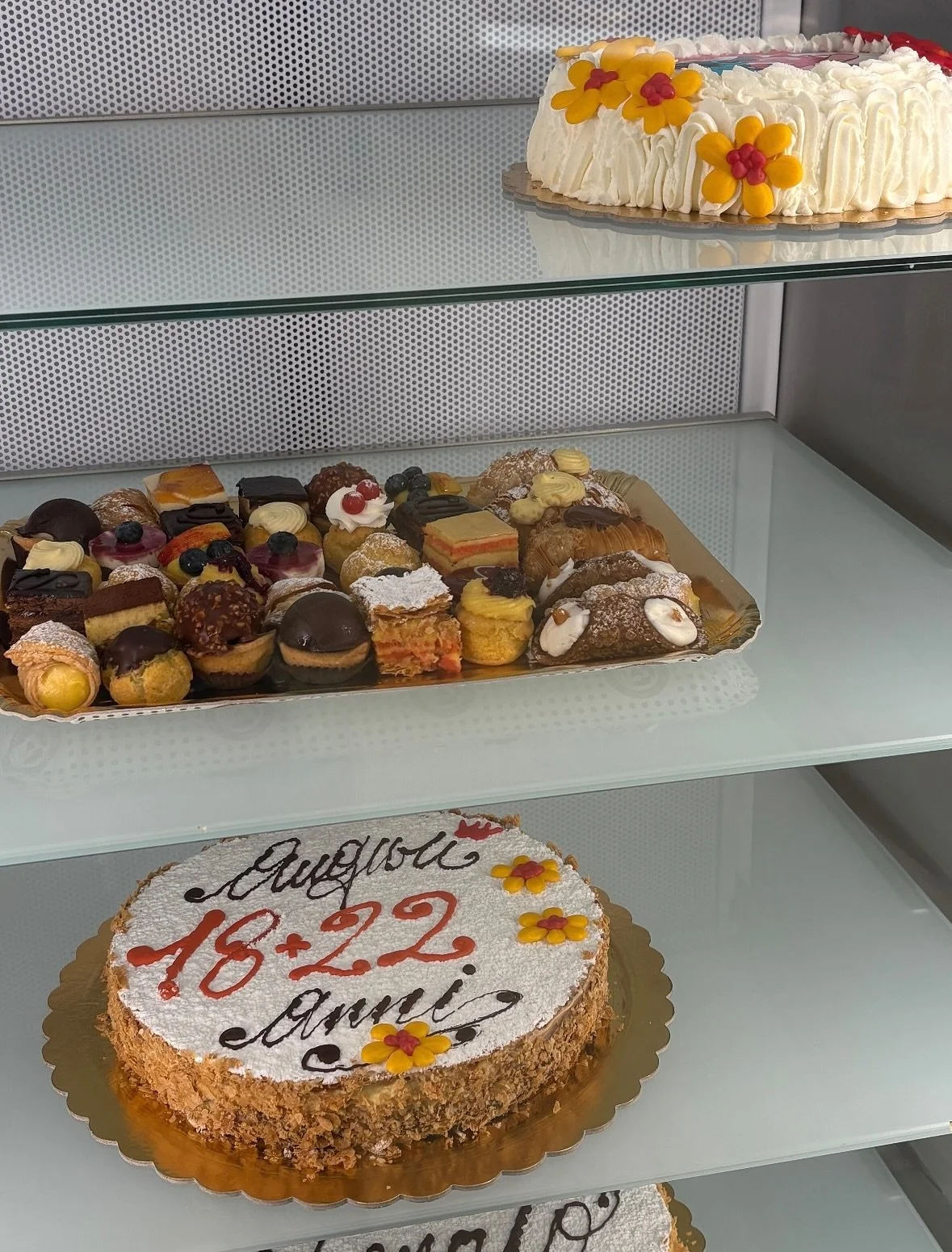 ran back to Lenola with nothing but @fellaswim in my bag!!! Read my 5 min journal via link in bio ✨🍰