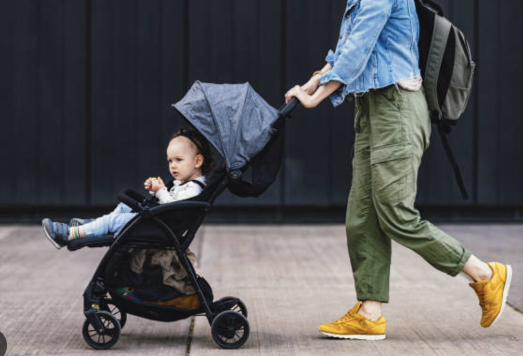 👶 Carrying Kids, Prams &amp; Bags: How It Affects Your Back