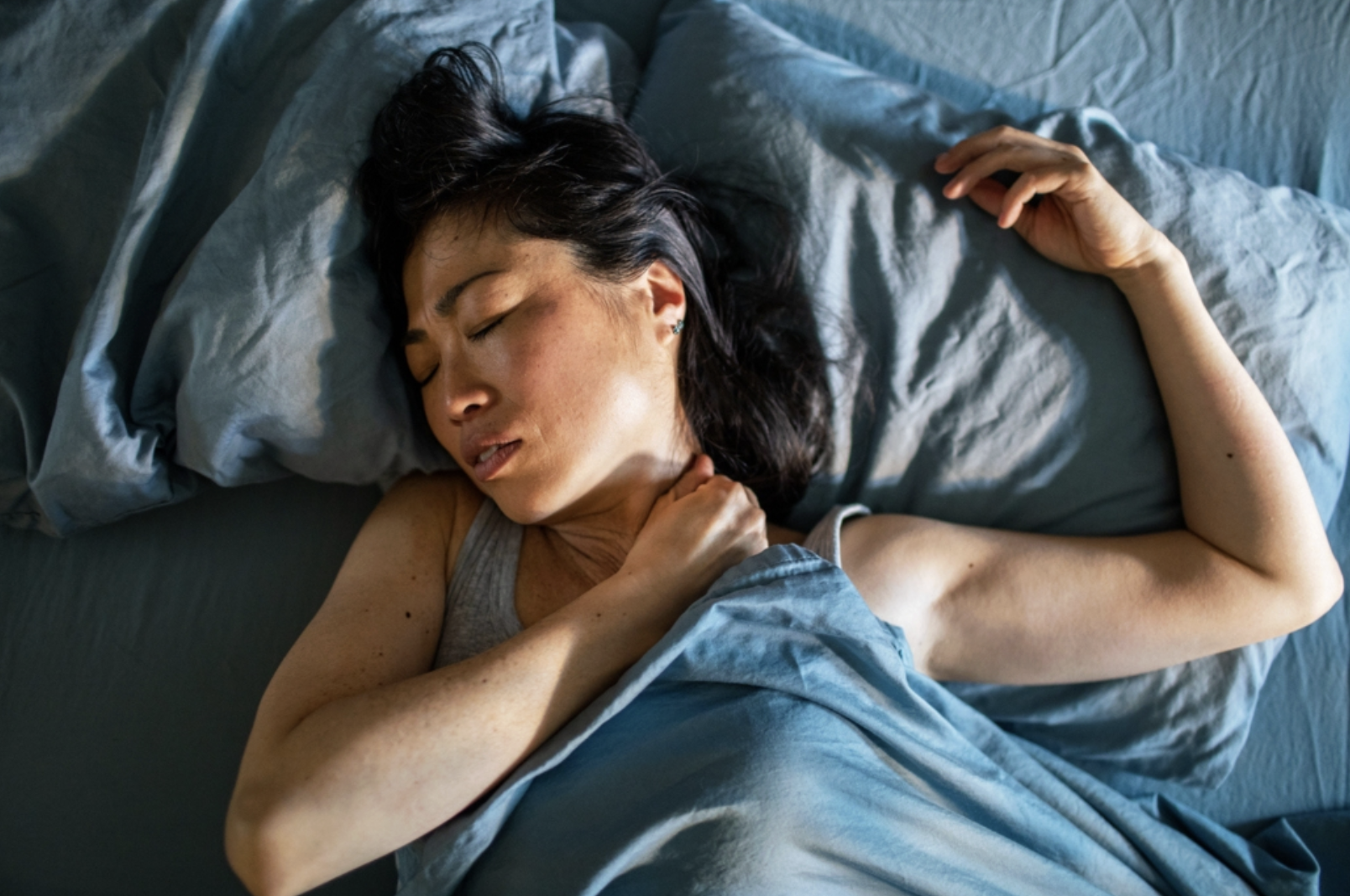 🌙 Why Your Body Feels Worse at the End of the Day
