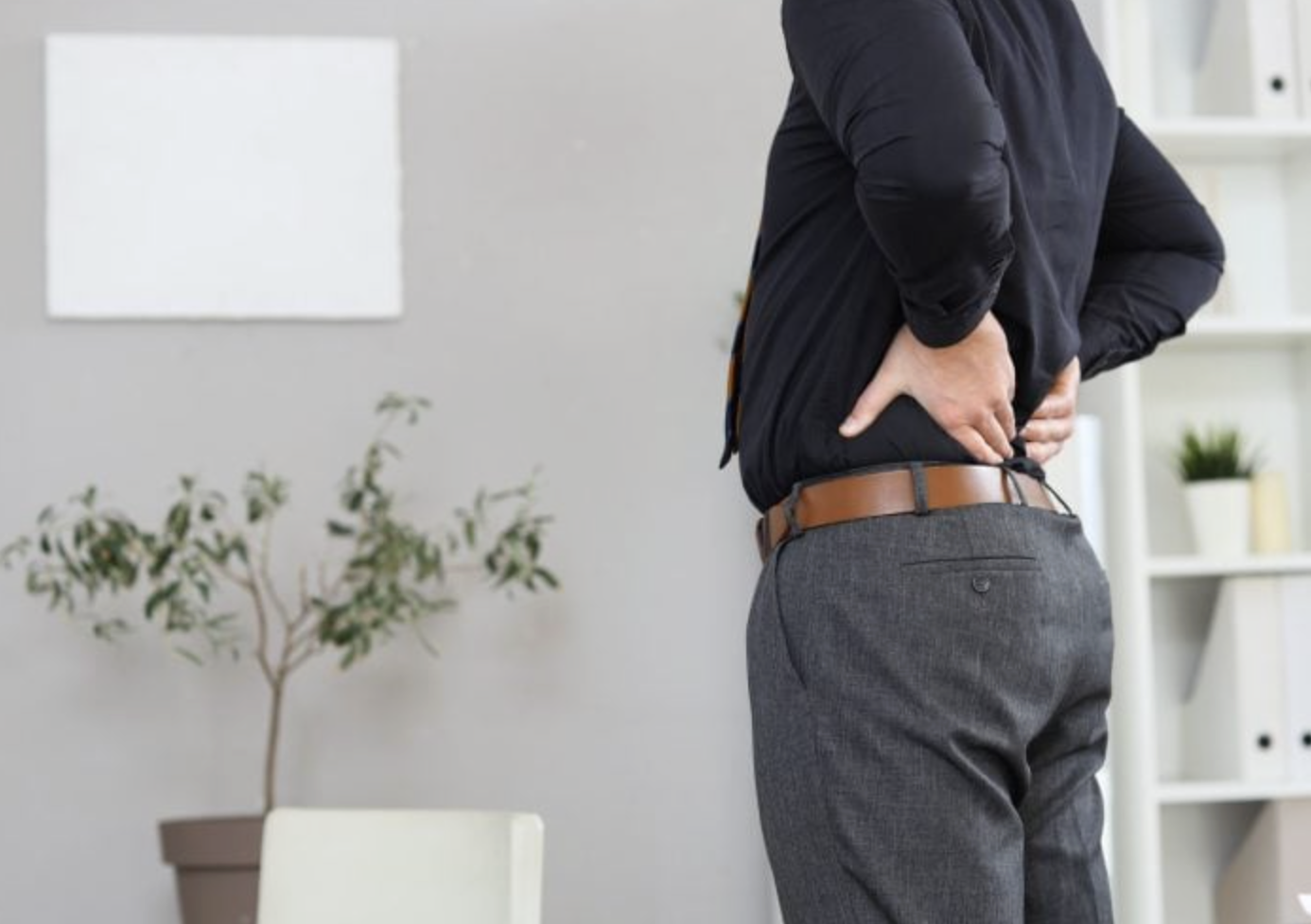 🧍‍♀️ Standing All Day? How It Affects Your Spine