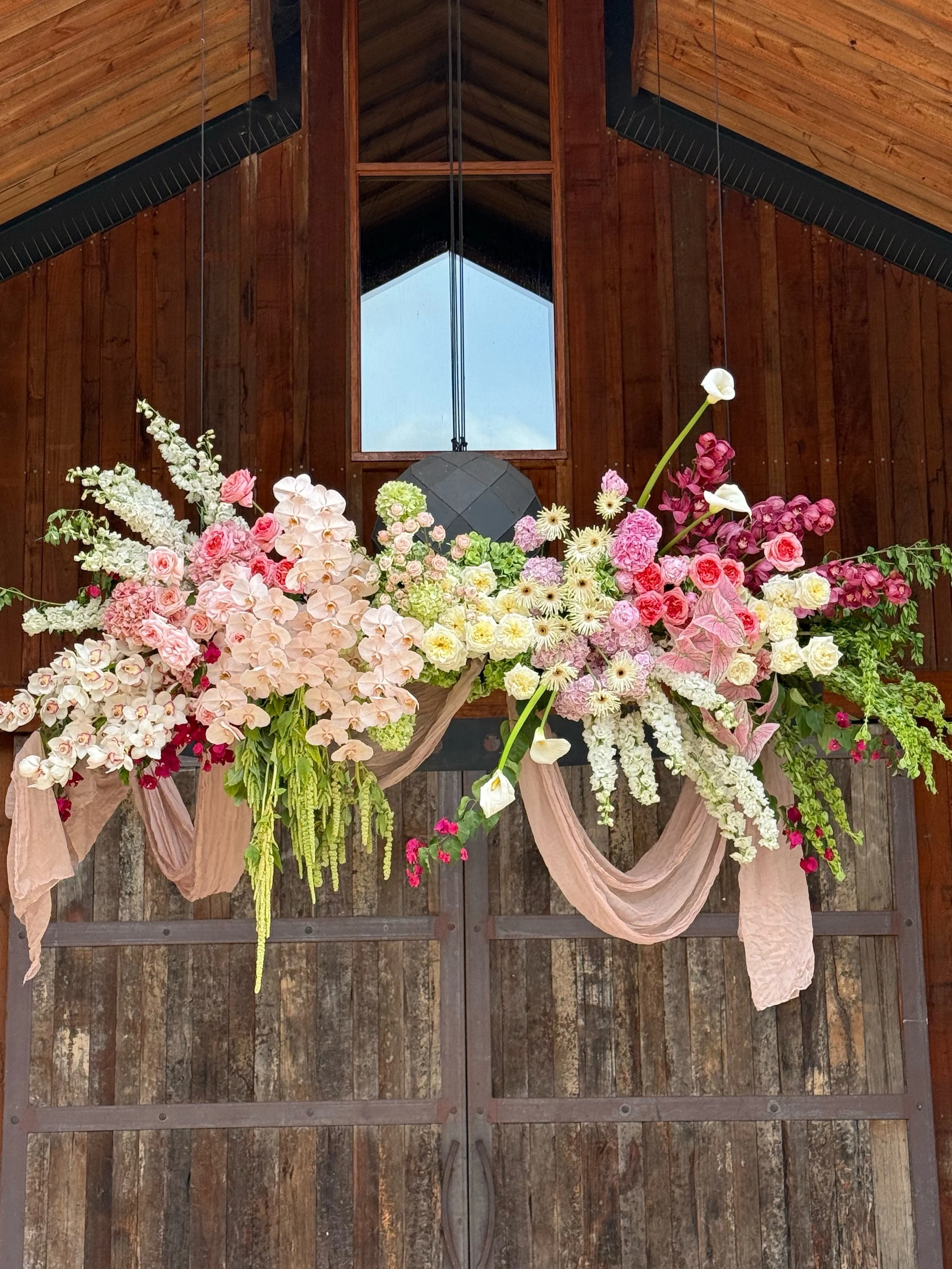 The impact isn&rsquo;t just in how big you go. It&rsquo;s in knowing where to go big. 💥

Creating impact isn&rsquo;t about putting flowers in every space.

It&rsquo;s about understanding the spaces that matter most and knowing where a floral moment 