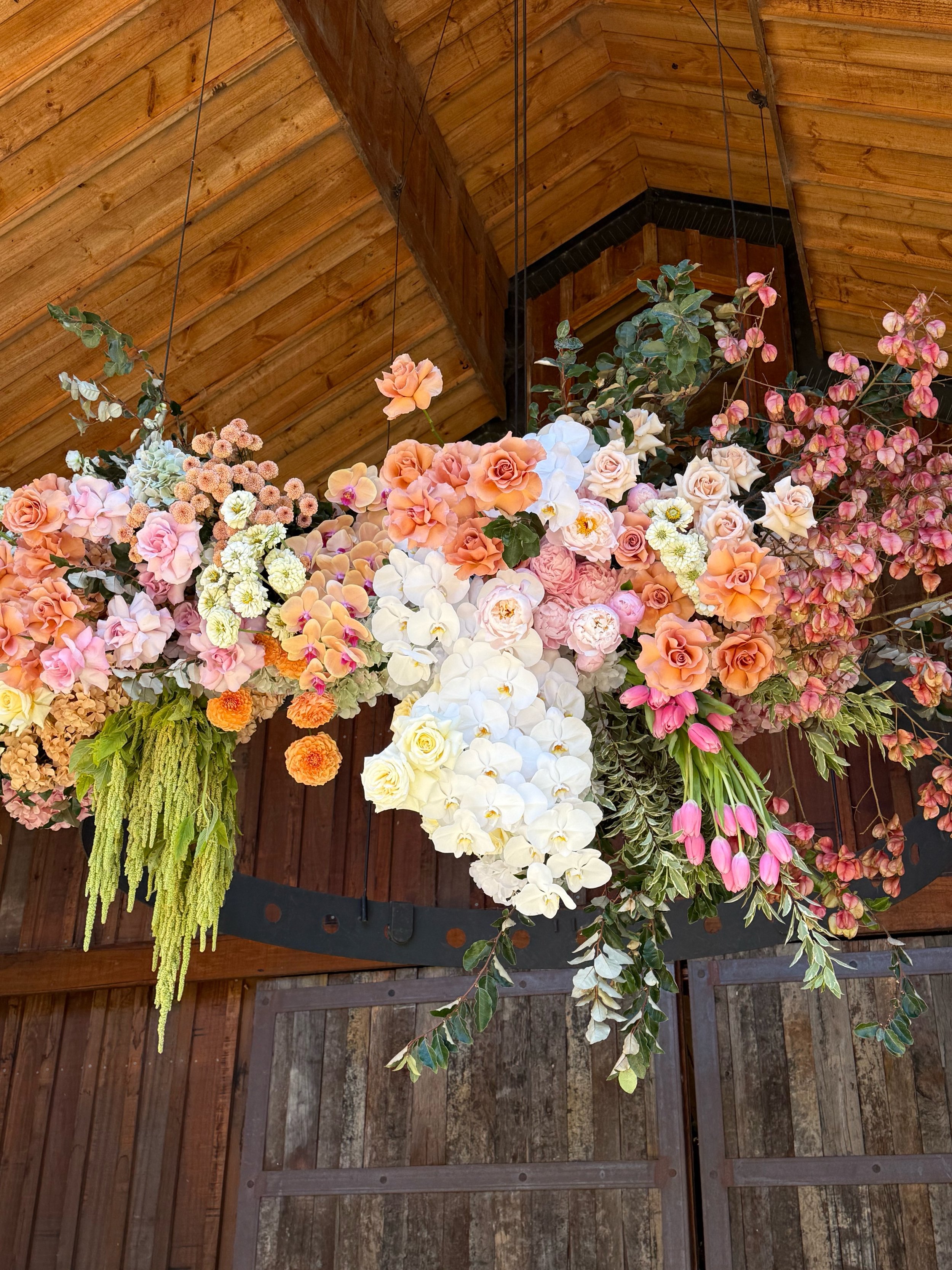 For Tiffany and Joshua at @bendooleyestate the brief was all about creating something abundant, romantic and full of colour that complemented the beautiful character at the Stables.

Layered in soft peaches, blush pinks, creamy whites, buttery yellow