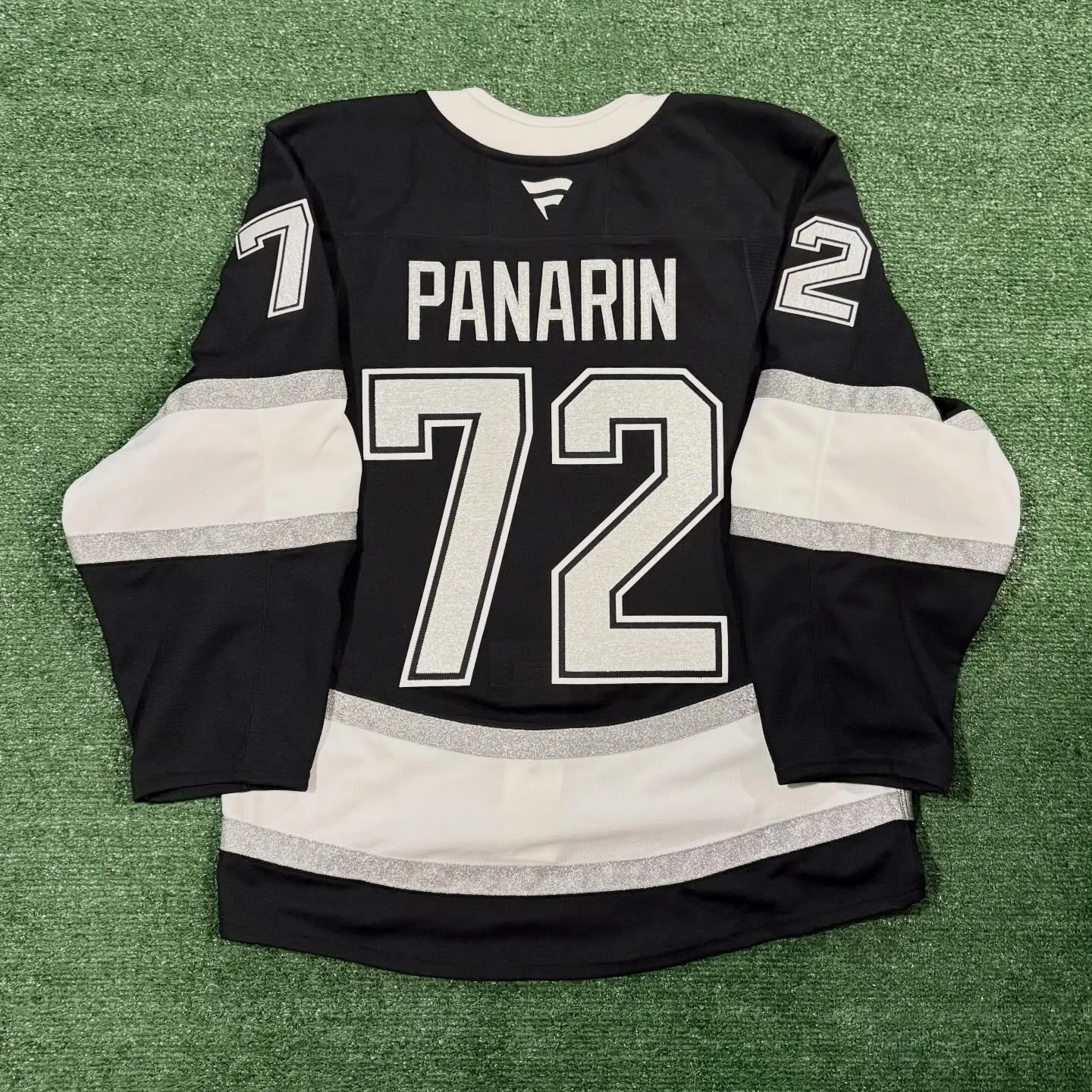 Artemi Panarin Kings Authentic Pro Jersey

Silver twill everywhere with kiss cut numbers, direct sewn name.

Bought the blank from BenHSports as soon as Panarin got traded!

Full kit made in-house. NFS.