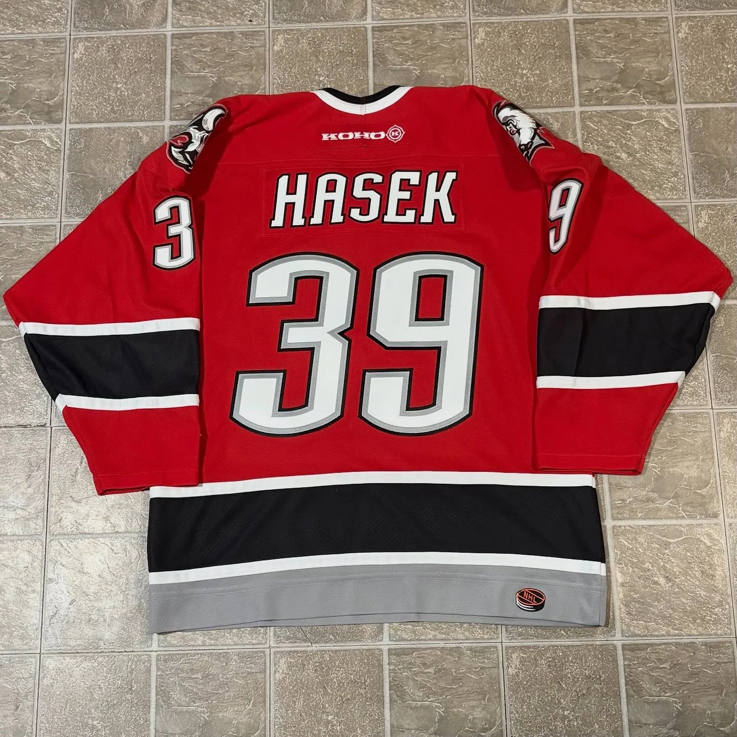 Dominik Hasek Sabres Butterknives Jersey

This one came to me with a super old kit that wasn&rsquo;t stitched down and was some weird knit fabric material. I was able to pull it off with nothing more than elbow grease. Then, I cut the new name and nu
