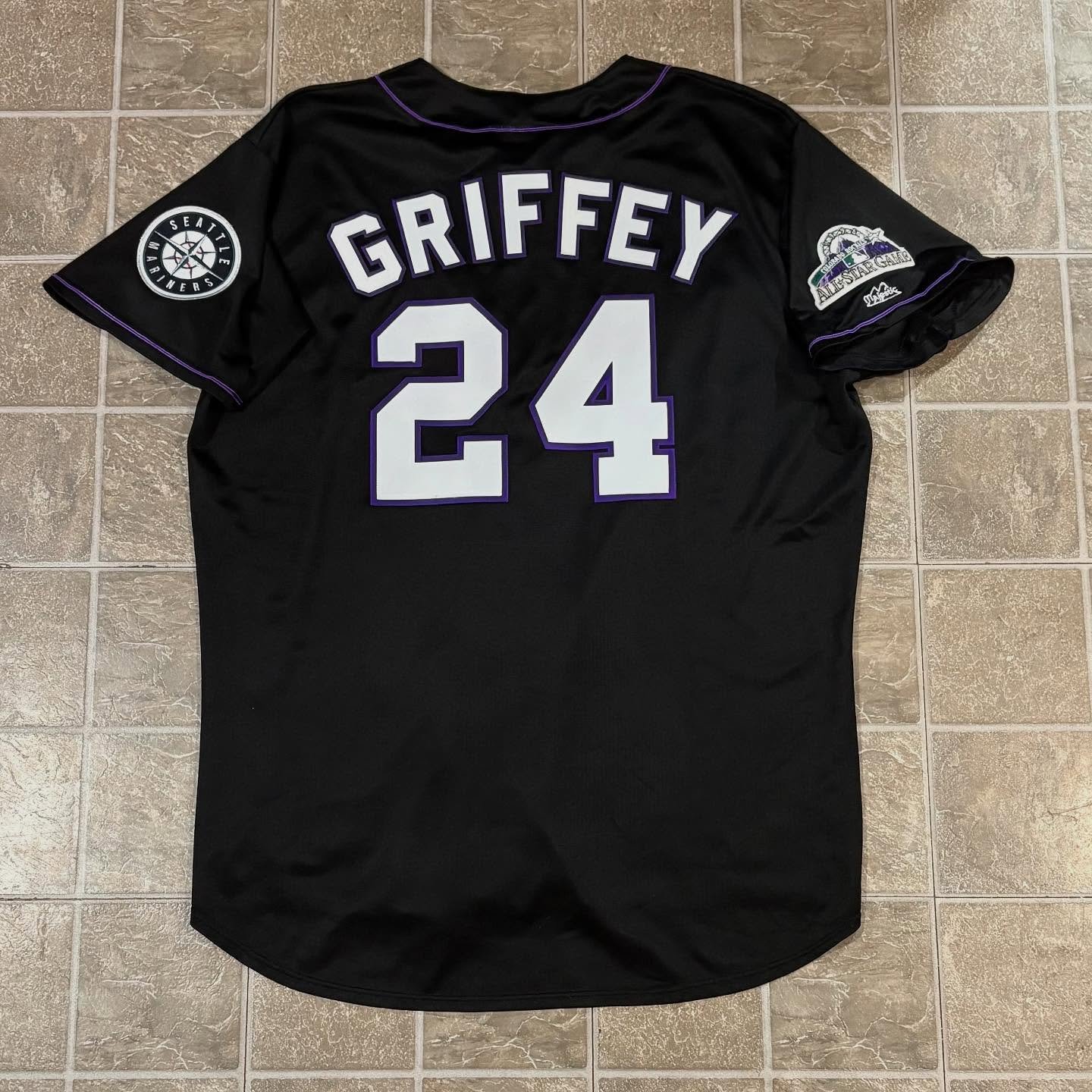 Ken Griffey Jr. 1998 All Star Jersey

Kit from @jerzy_kitz_27 

#kengriffeyjr #thekid #seattlemariners #seattle #mariners #jersey #mlb #baseball #baseballjersey #mlbjersey #project #sewing #custom #vintage #vintagebaseball #allstar #allstargame