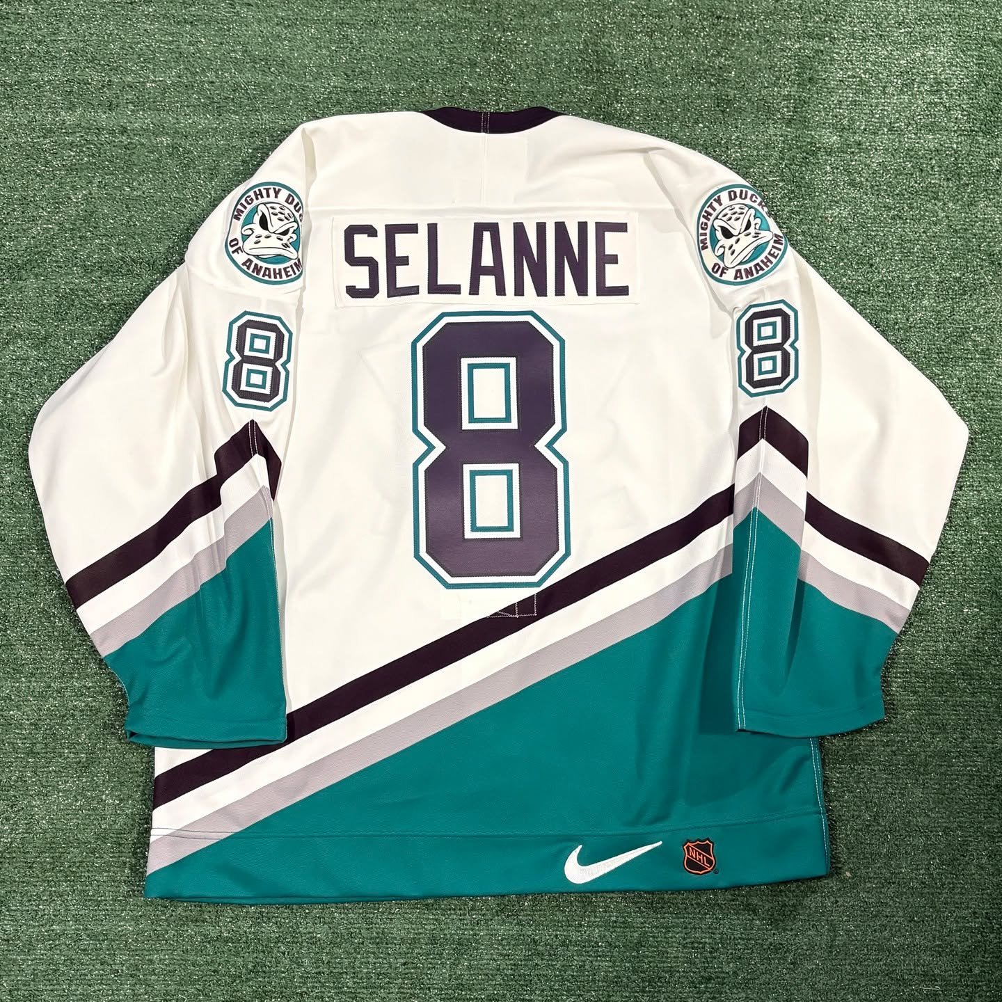 Teemu Selanne Mighty Ducks Nike Authentic Jersey

Eggplant twill isn&rsquo;t available anymore (no clue why), so I had to sublimate the color into white twill.

Full kit made in-house.