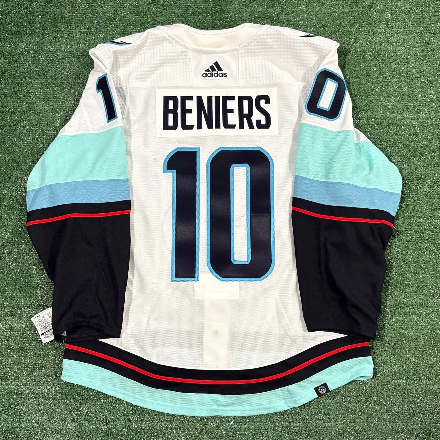 Matty Beniers Kraken MiC Jersey

The Kraken use a twill color that&rsquo;s not publicly available, so I had to sublimate it. For whatever reason, it doesn&rsquo;t match anything else on the jersey.

Full kit made in-house. Stitched for @bubbles_jerse