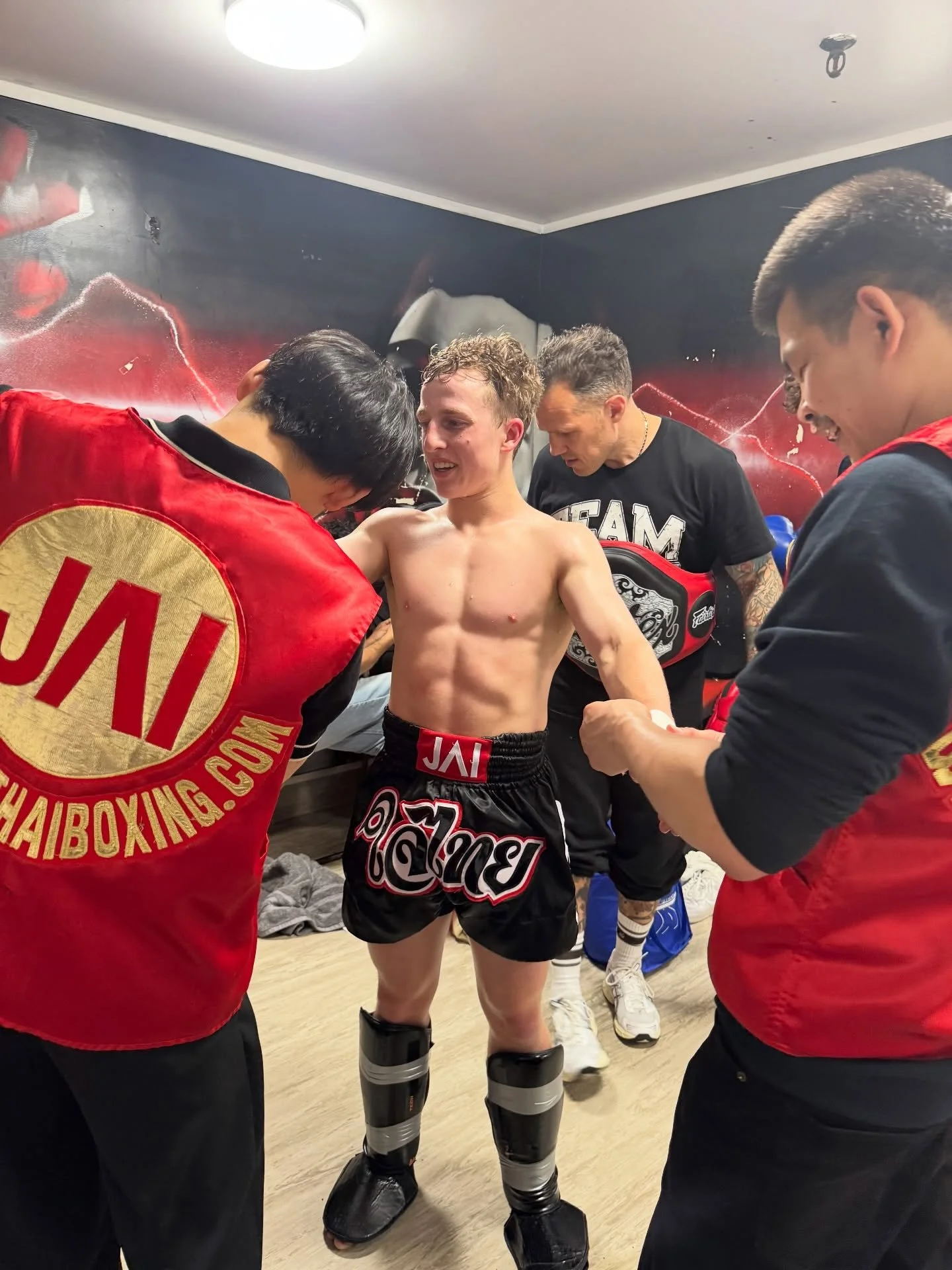 First fight and first win. Great heart (JAI Dee) for 16-year-old Harry. Well deserved win in front of his family 
Coming to support or tuning in to cheer for his next fight in two weeks?