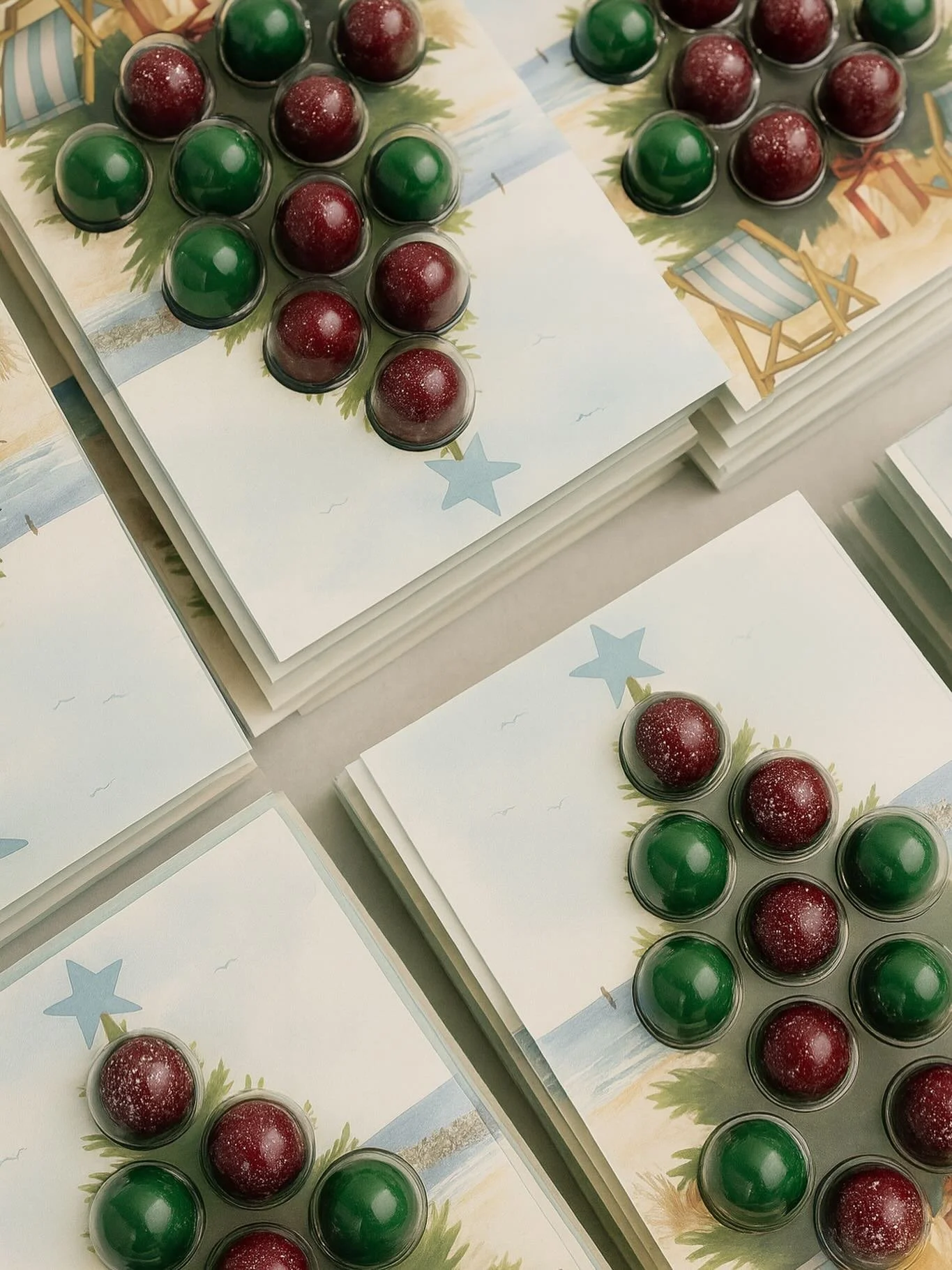 Twelve Bonbons of Christmas.
Hand-painted. Rotto-inspired.
And disappearing fast&hellip;

Should we release a vegan box too? Tell us below. 👇