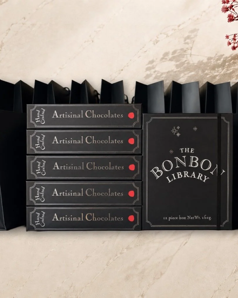 This Father&rsquo;s Day, we&rsquo;ve filled our signature black Bon Bonbon Library Box with a collection created especially for Dad.

Inside, 12 handcrafted bonbons inspired by some of our favourite after-dinner drinks and cocktails:

BOURBON CARAMEL