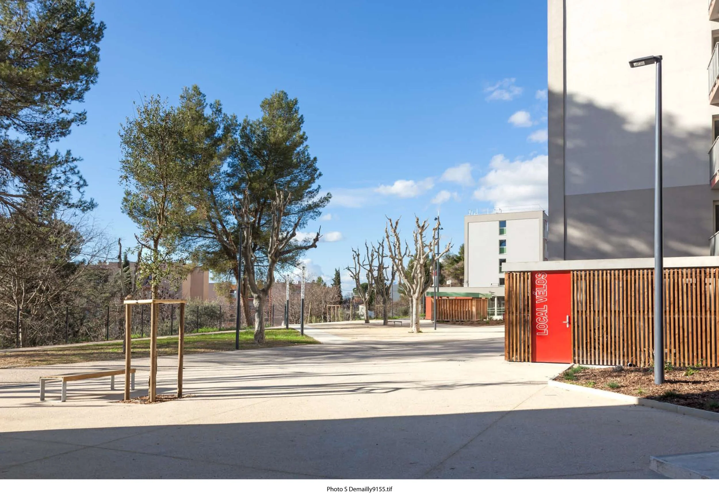 Espaces-extérieurs-de-la-Cité-universitaire-de-Cuques-à-Aix-en-Provence-Marc-Monier-CITTA-Architectes-29-scaled.jpg