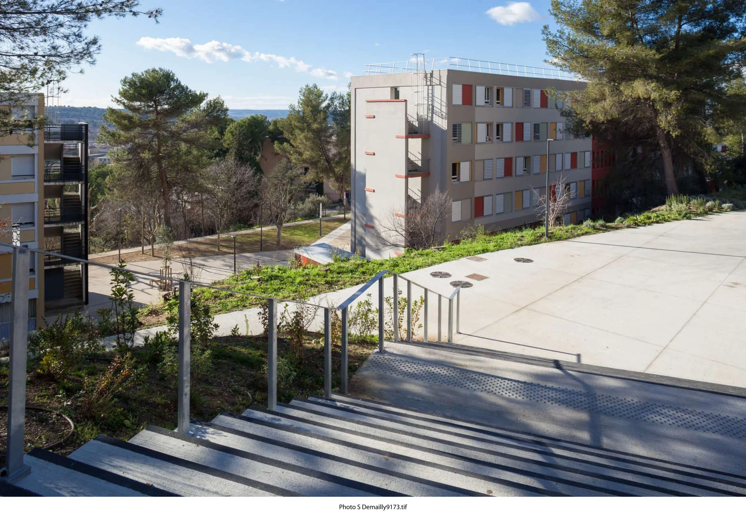 Espaces-extérieurs-de-la-Cité-universitaire-de-Cuques-à-Aix-en-Provence-Marc-Monier-CITTA-Architectes-36-scaled.jpg