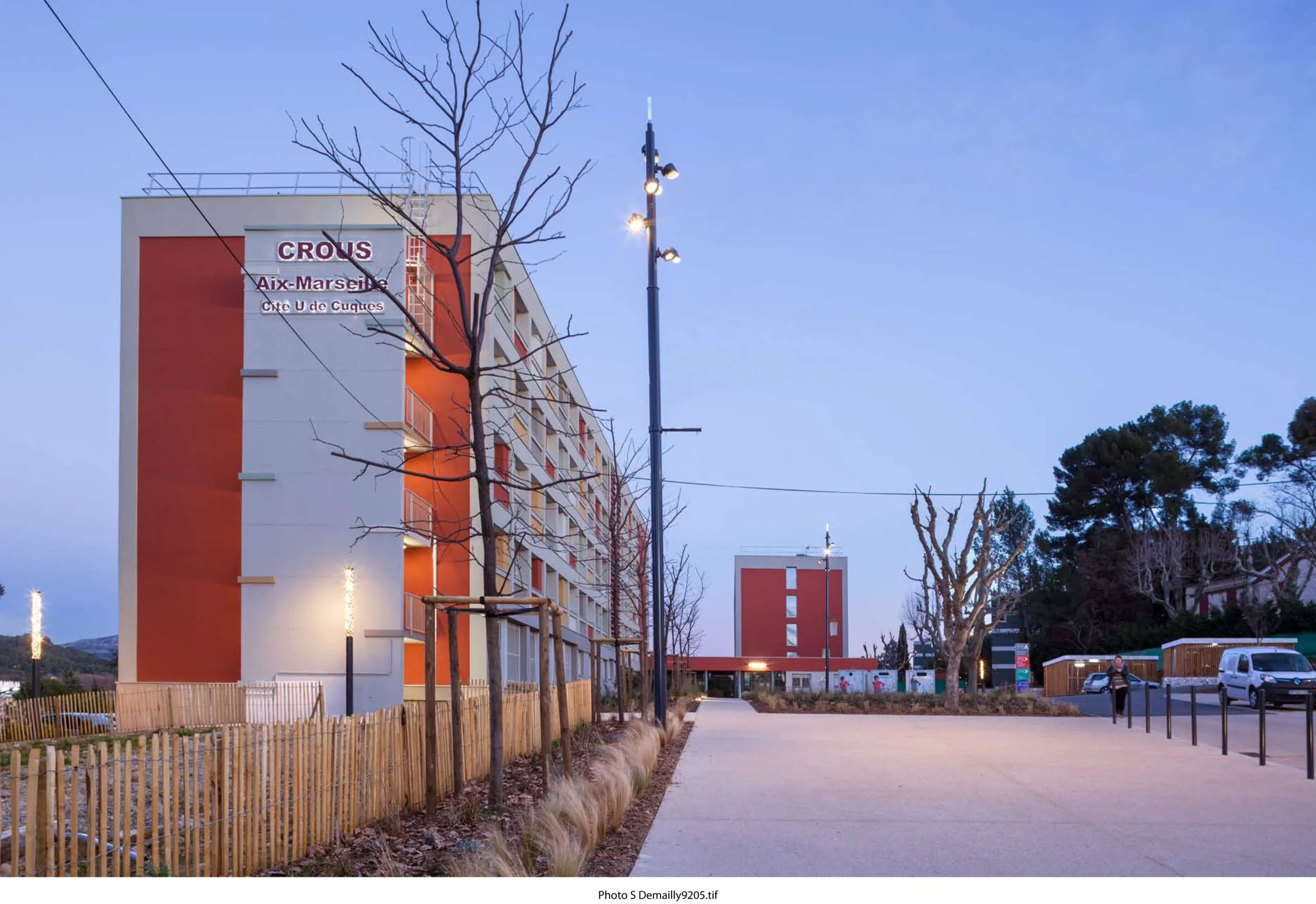 Espaces-extérieurs-de-la-Cité-universitaire-de-Cuques-à-Aix-en-Provence-Marc-Monier-CITTA-Architectes-44-scaled.jpg