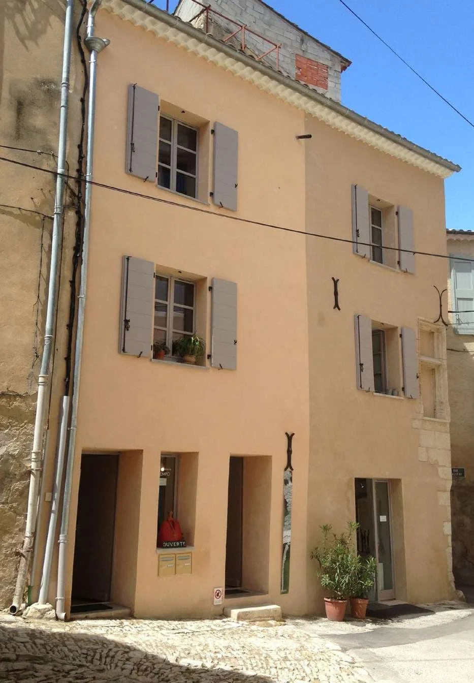 Confortement- restructuration immeuble- création logement triplex et commerce, Forcalquier