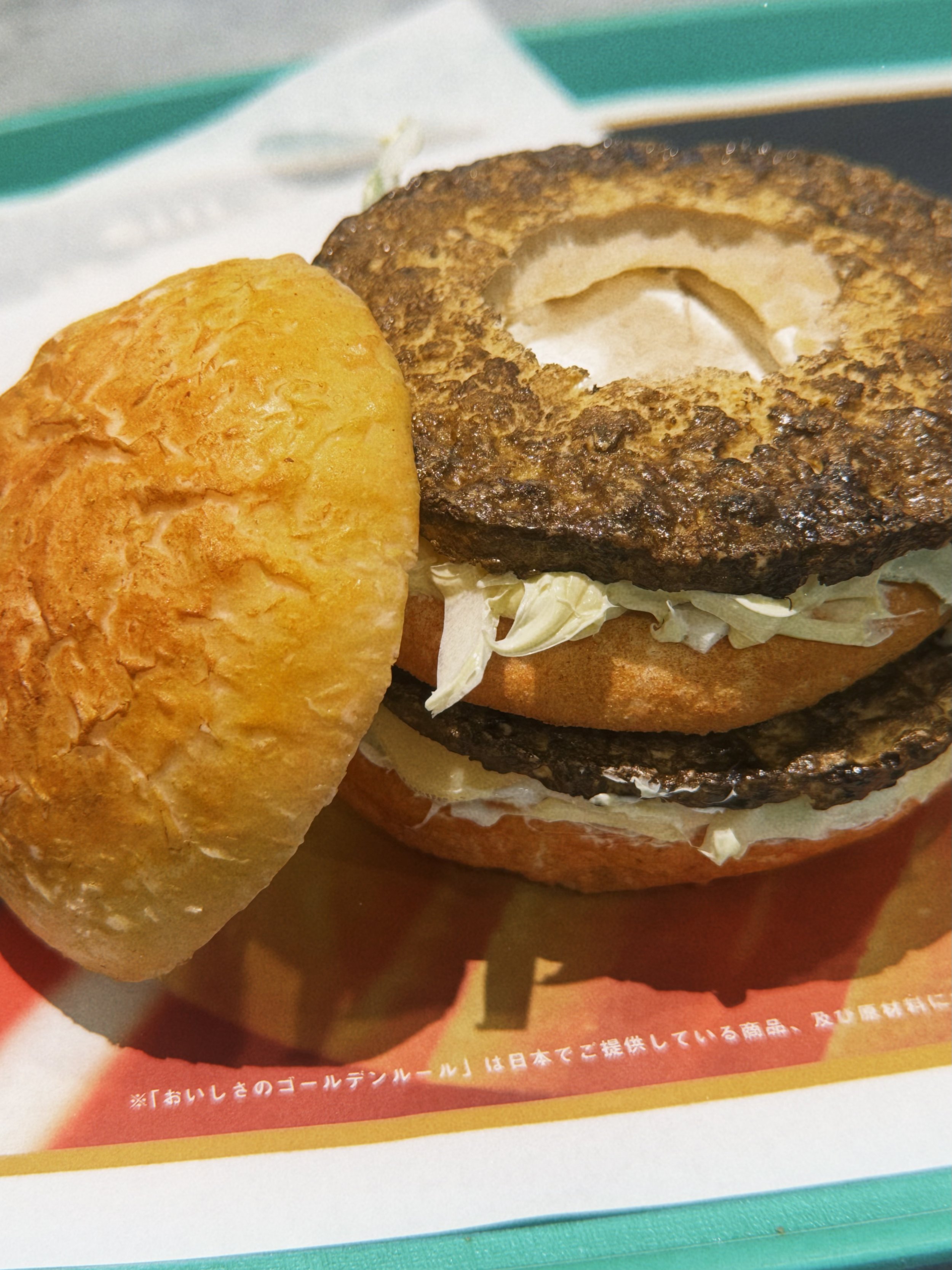 Create a Big Mac food replica storage box with three compartments for accessories and small items. Making time: approximately 120 minutes. Price: ¥9,800.