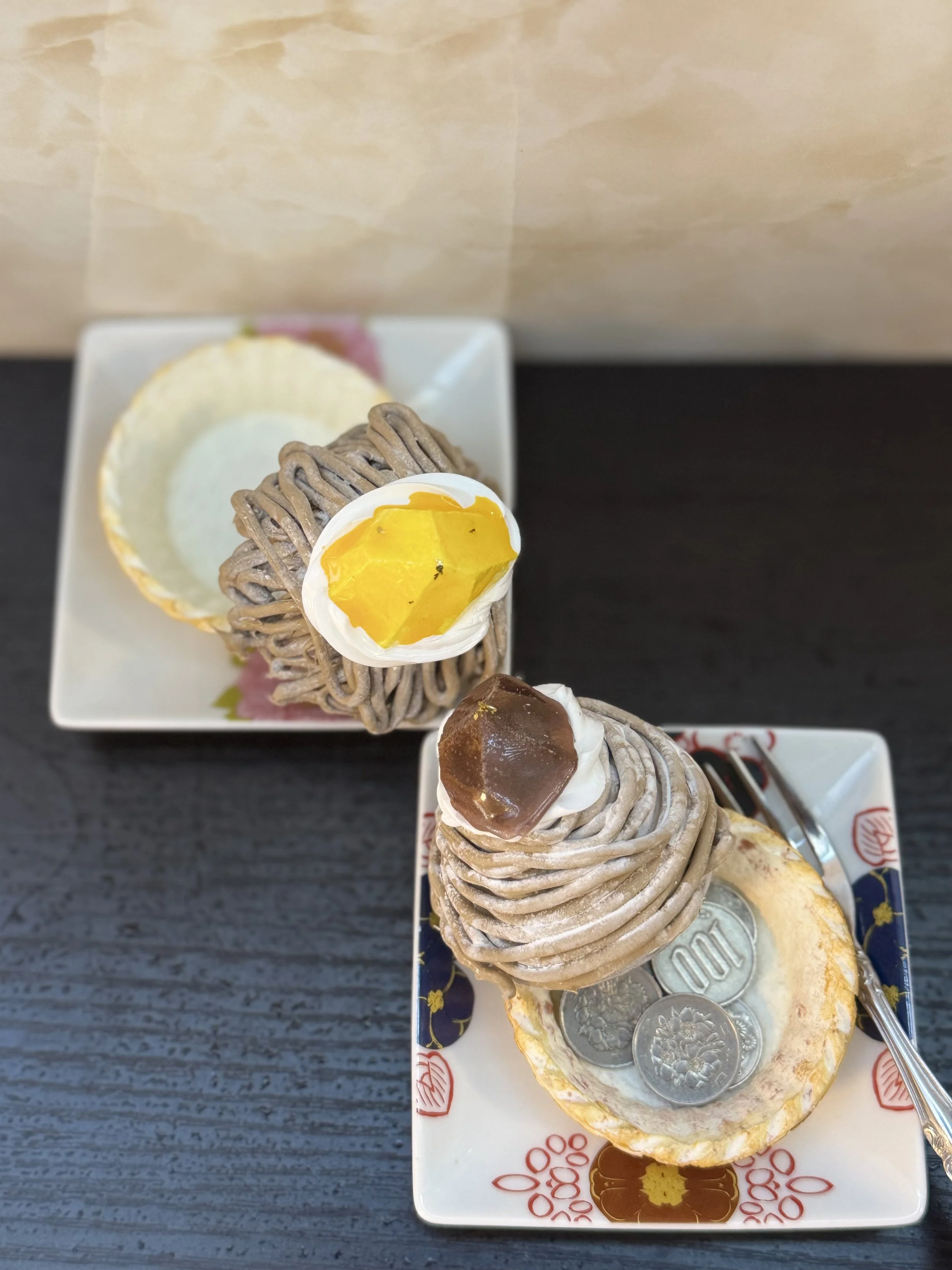 於北區工房製作一個蒙布朗／栗子蛋糕食品模型收納盒。栗子蓉／栗子泥可自由擠，打開該部分可收納飾物或零錢。頂上放蒸栗子，並灑糖粉。需時 75 分鐘，費用 6,000 日圓。