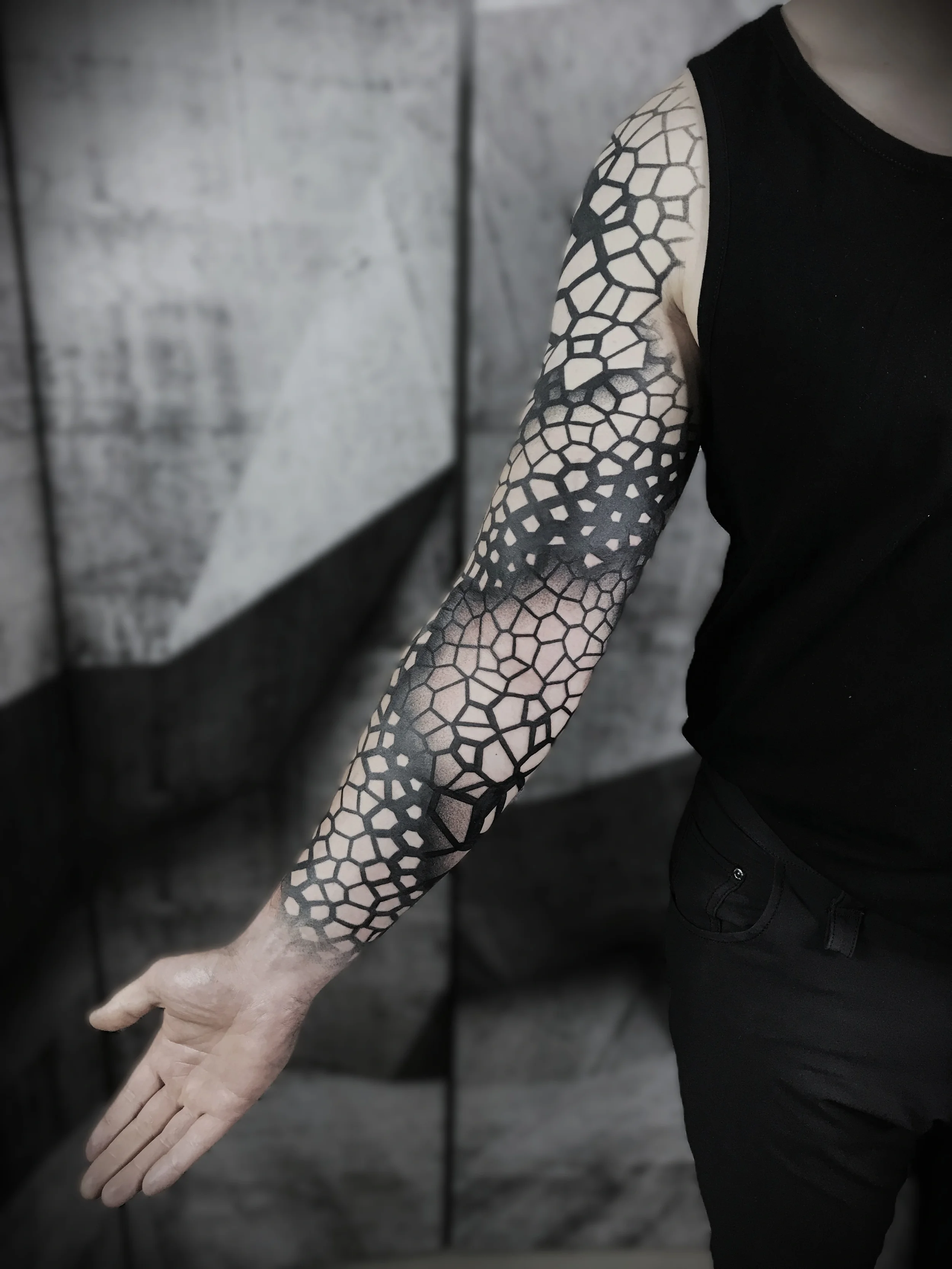 tetovani-abstraktni-geometrie-rukav-ruka.webp