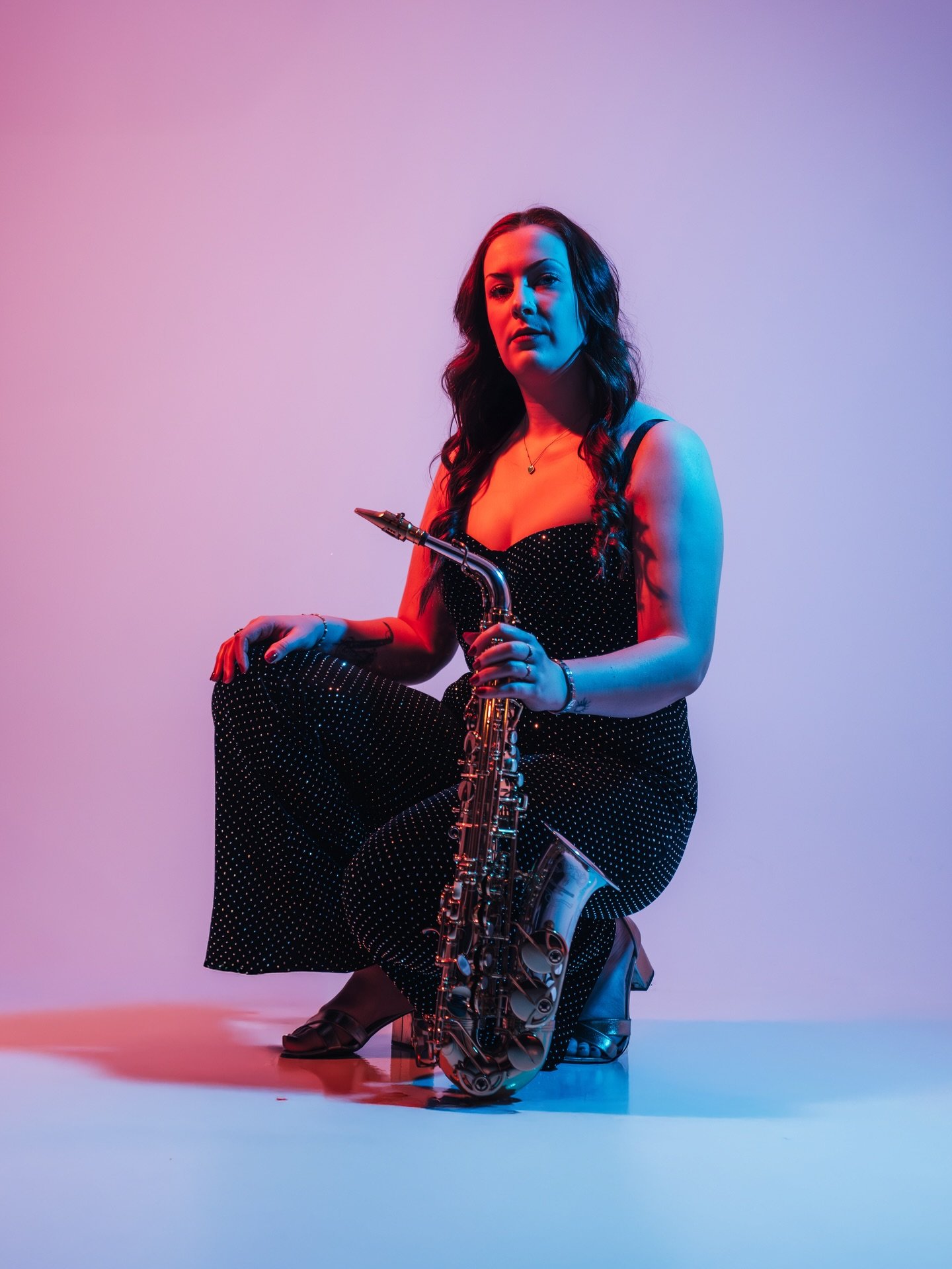 🩵🎷🩷
&bull;
&bull;
&bull;
📸 @officialraidmedia 
#sax #saxophone #saxplayer #wedding #party weddingparty weddingsax musician entertainment fyp weddinginspo partyinspo weddingmusic music femalemusician