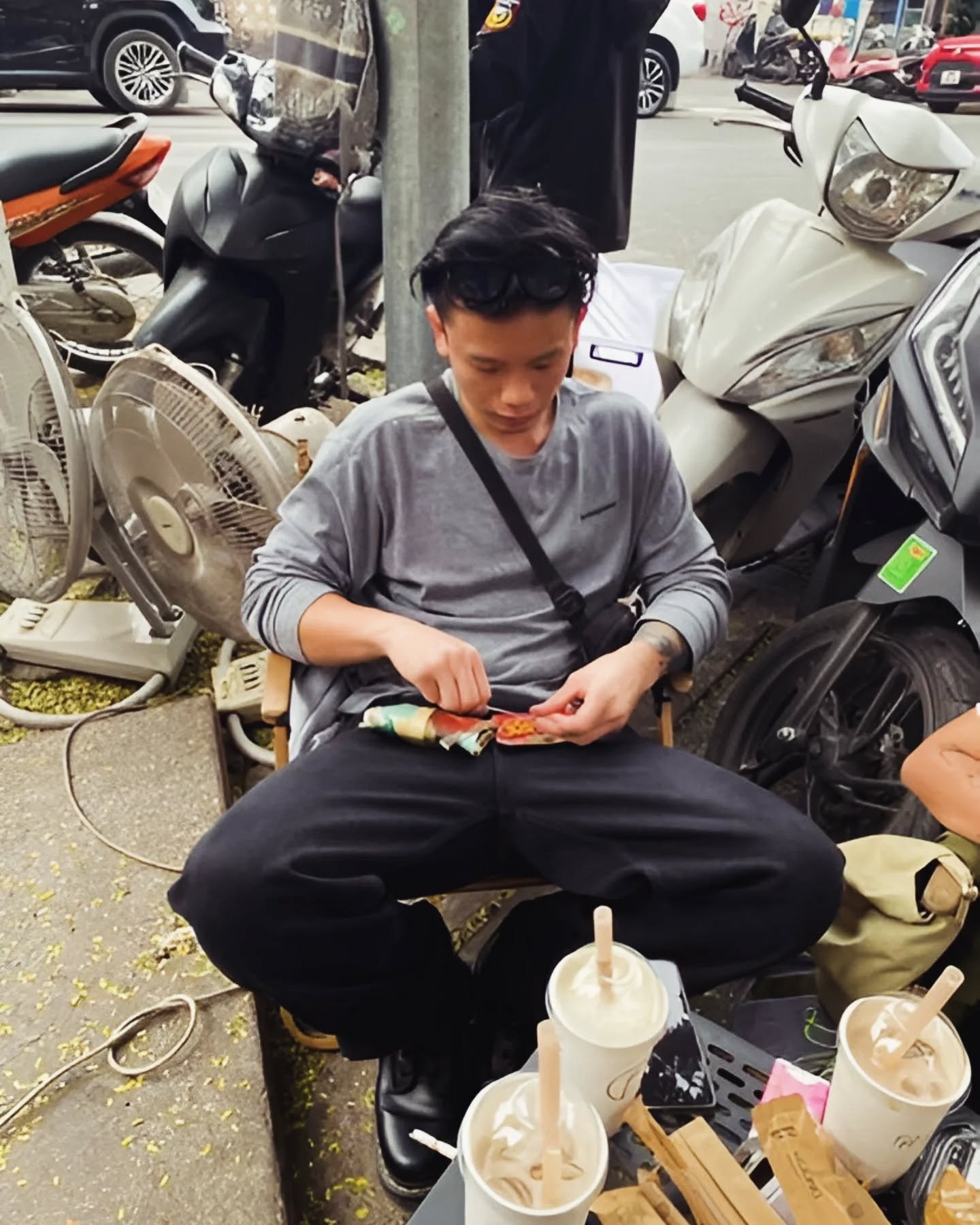 hanoi dump. 

&sup1; sign of life
&sup2; 🫧
&sup3; mum*
⁴ blooming&deg;
⁵ mine.
⁶ lost▪︎
⁷ 👑
⁸ home'
